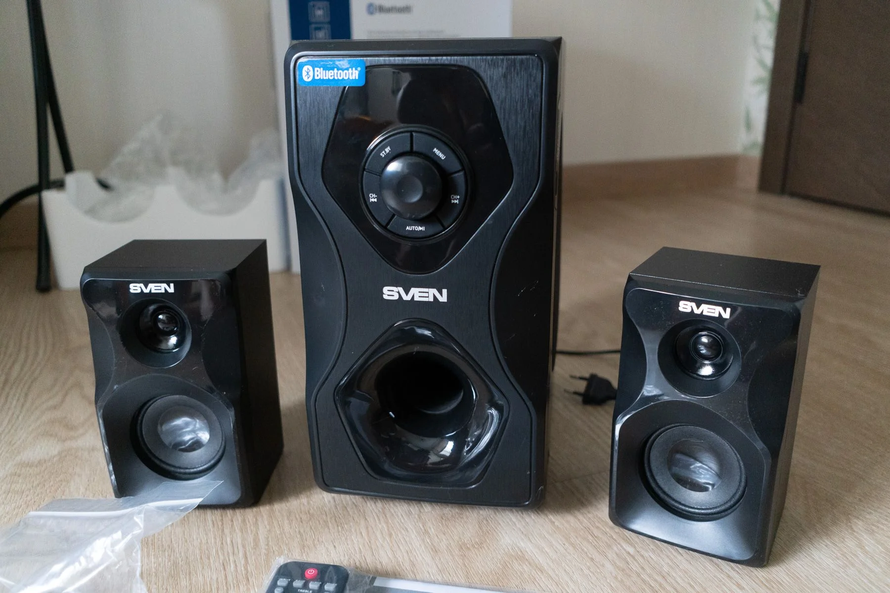 SVEN MS-2055, чёрный, акустическая система 2.1, мощность (RMS):30Вт + 2x12.5 Вт, FM-тюнер, USB/SD, дисплей, пульт ДУ, Bl