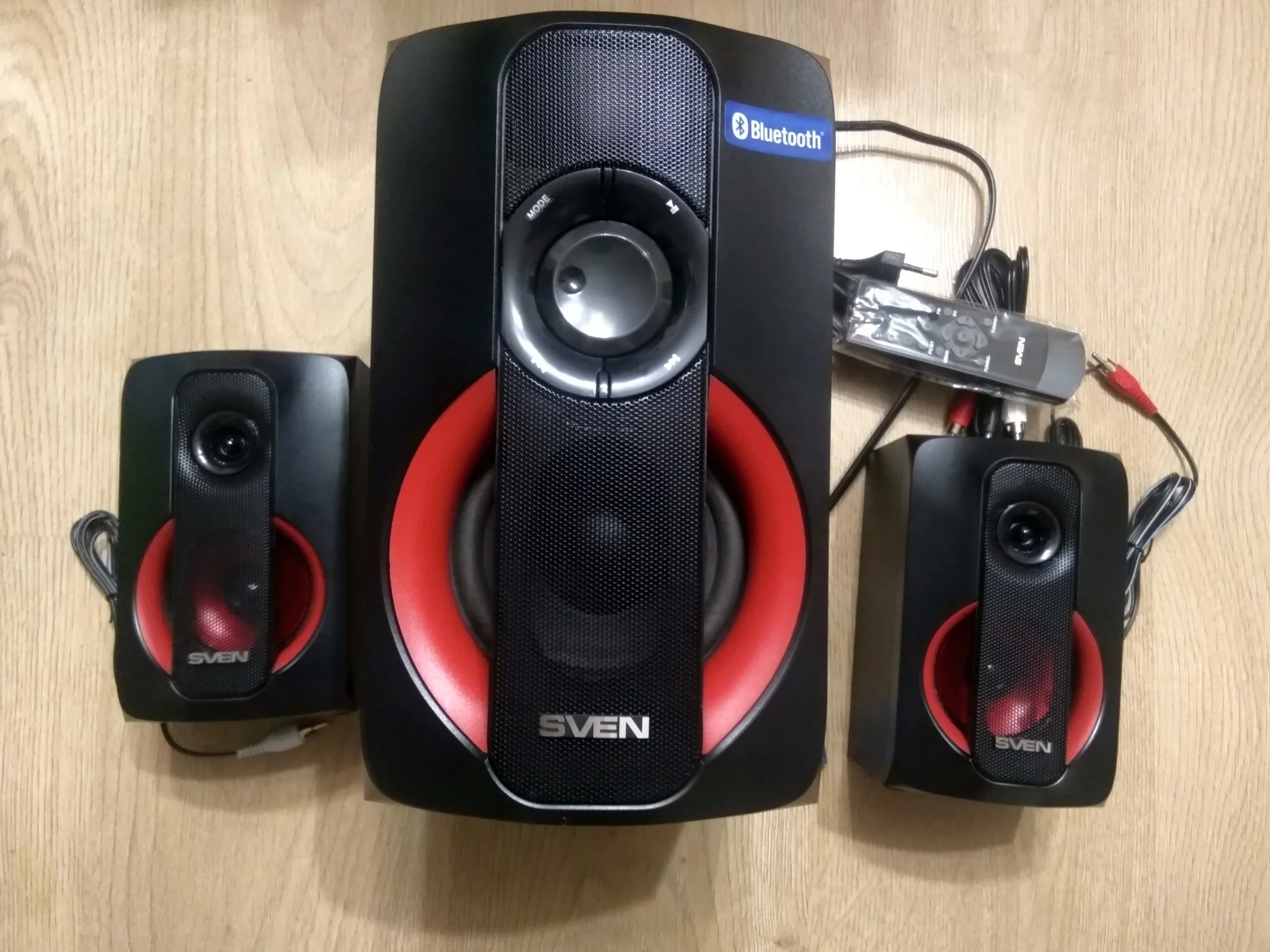 SVEN MS-304, черный, акустическая система 2.1, мощность (RMS): 20 Вт + 2x10 Вт, FM-тюнер, USB/SD, дисплей, ПДУ, Bluetoot