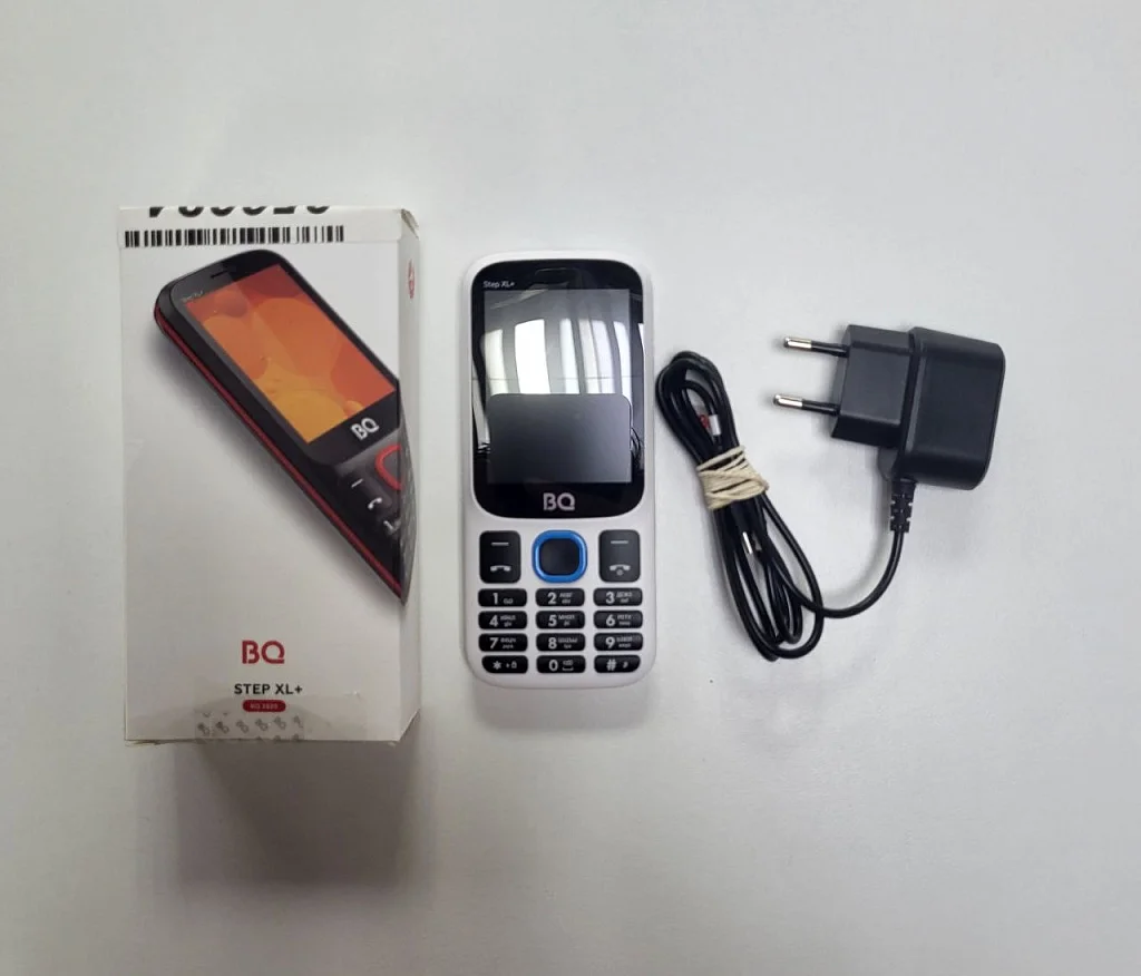 Мобильный телефон BQ 2820 Step XL+ White+blue