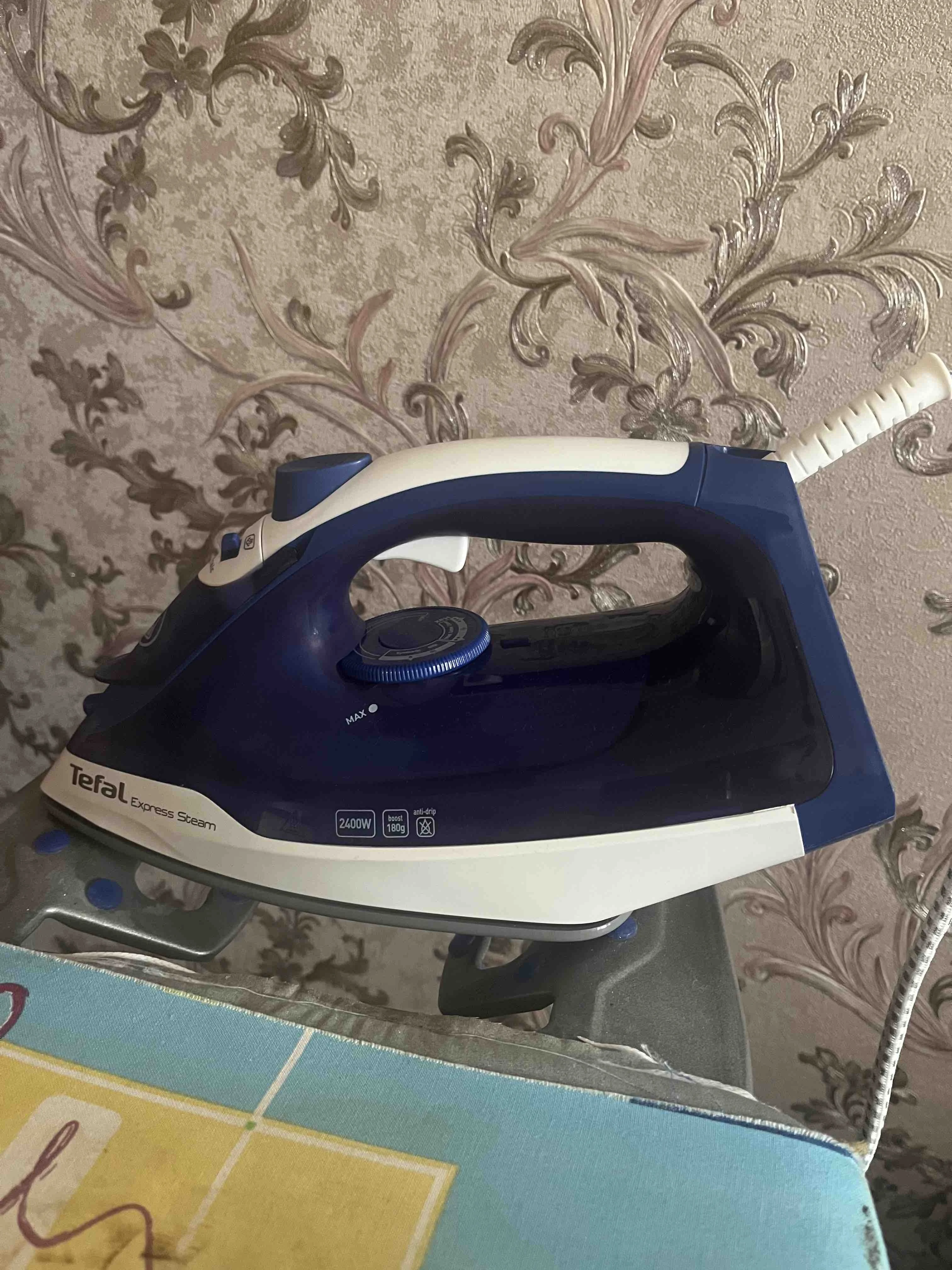 Утюг Tefal FV2838E0 (2400Вт,удар180г, подошва тефлон, 270 мл)