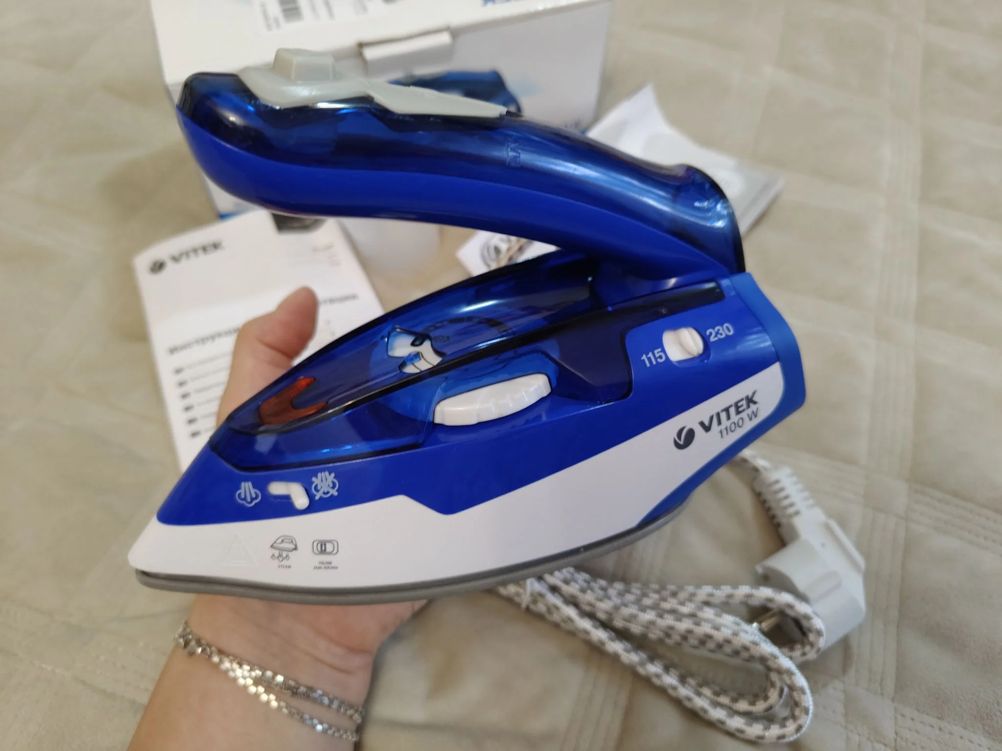 Утюг Vitek VT-1269. 2400 Вт. резервуар 600мл. керам.покрытие.