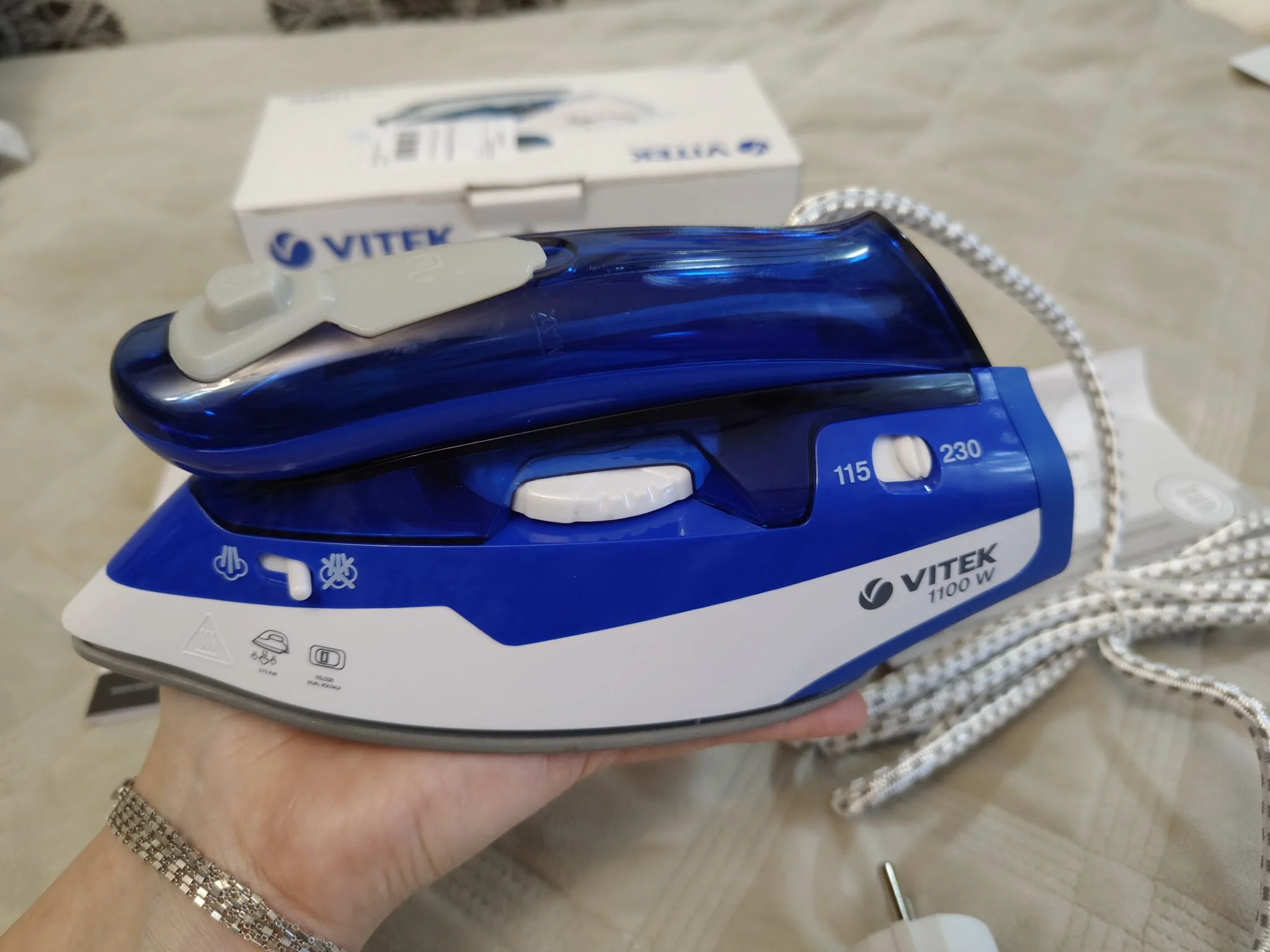 Утюг Vitek VT-1269. 2400 Вт. резервуар 600мл. керам.покрытие.