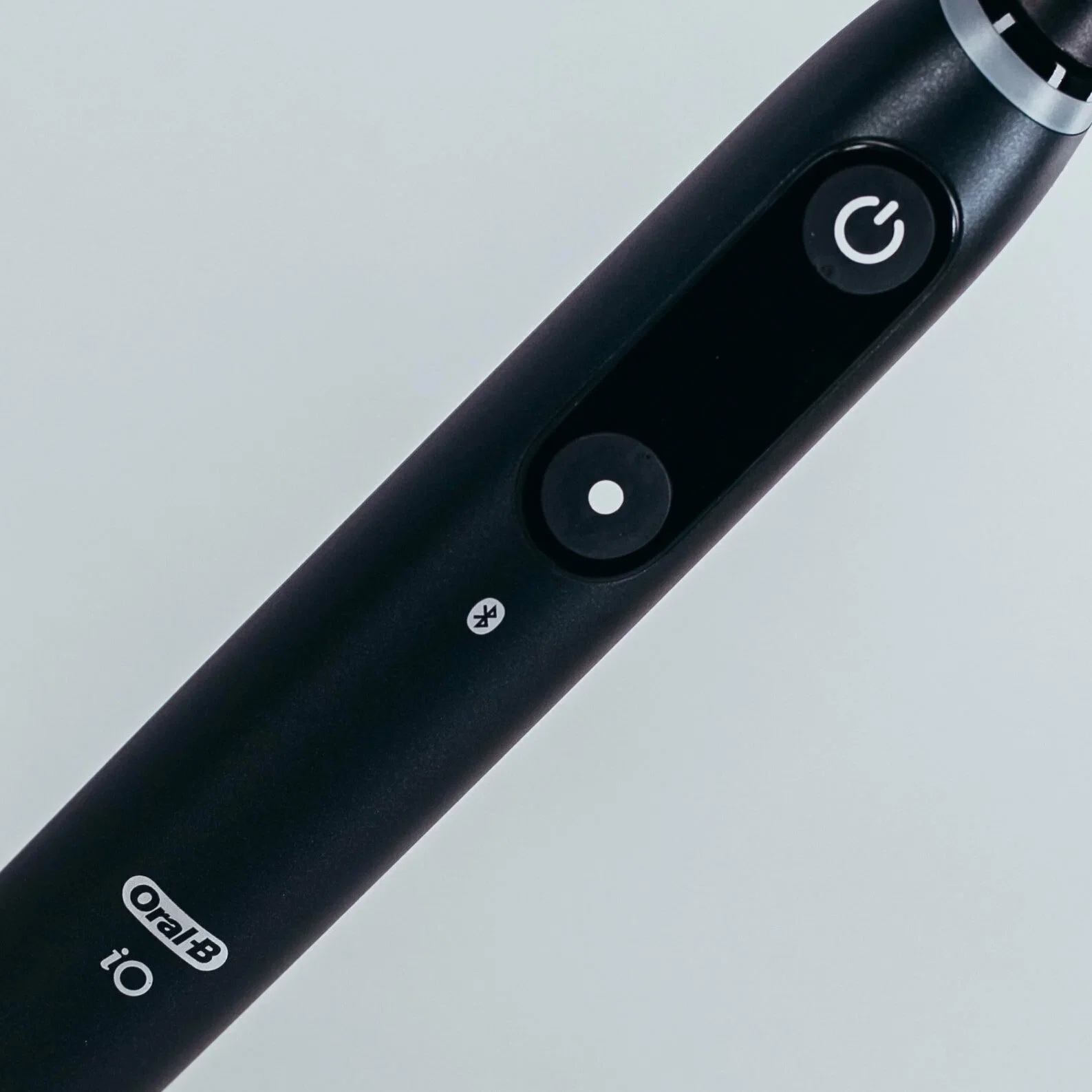 Электрическая зубная щетка Oral-B iO Series 8 Limited Edition Onyx черный