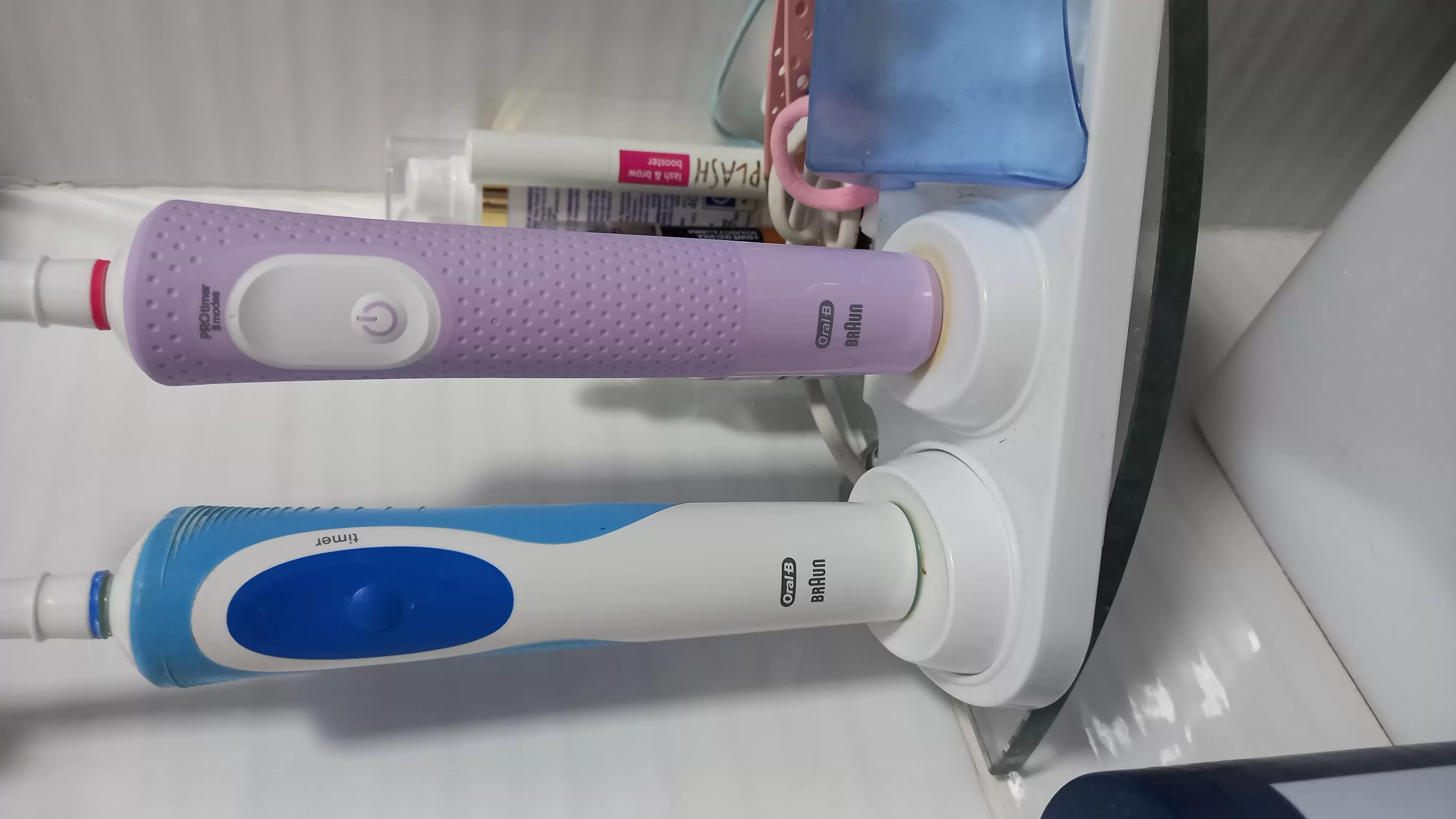Электрическая зубная щетка Oral-B Vitality Pro 80870245 лиловый