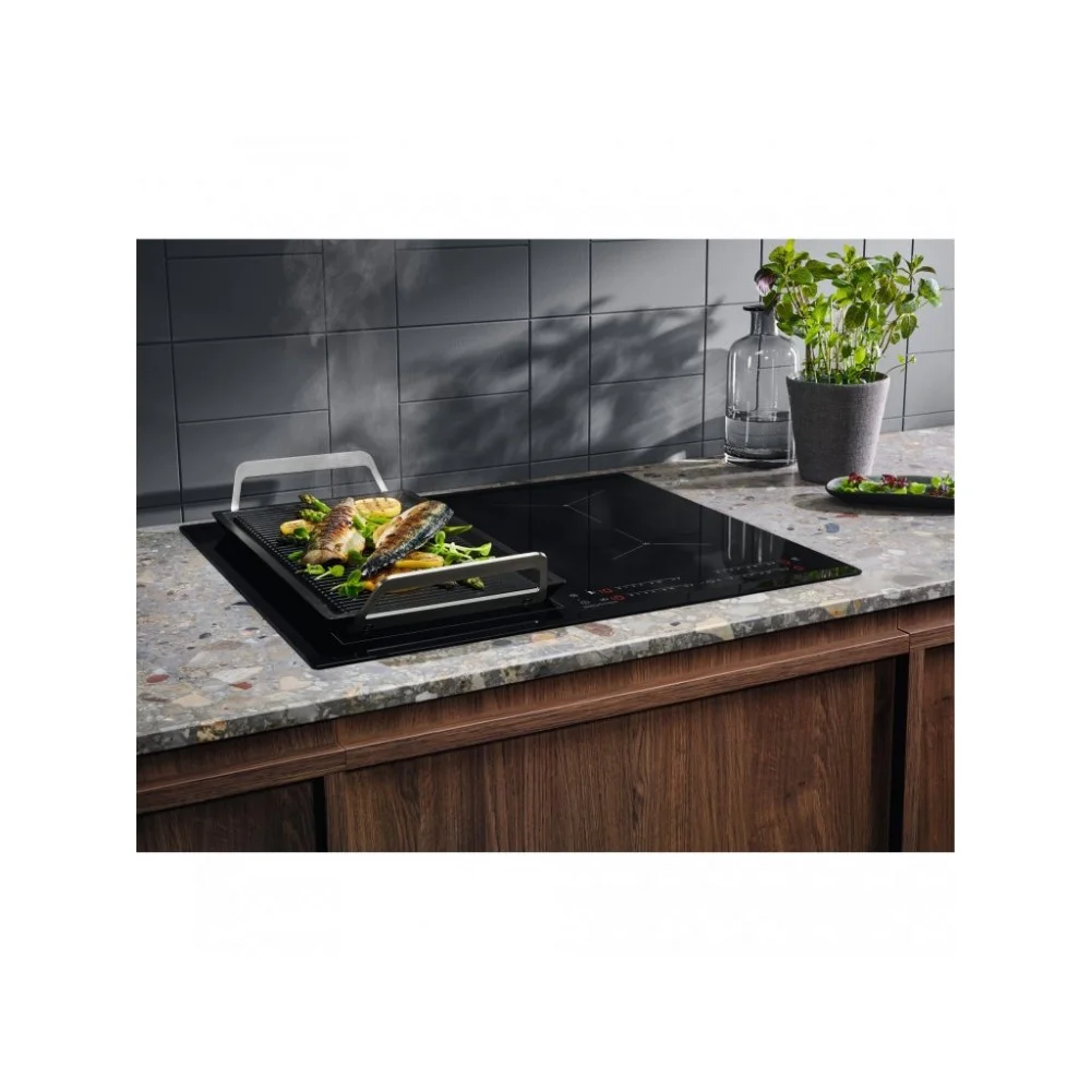 Индукционная варочная поверхность Electrolux EIS8959 черный