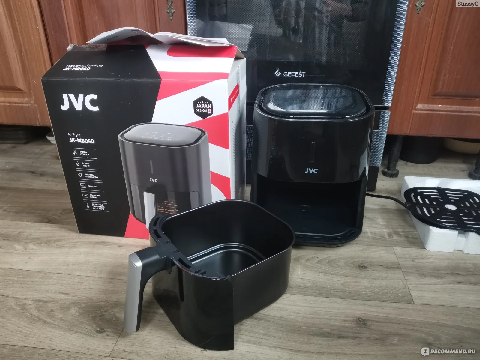 Аэрогриль JVC JK-MB040 ( объём 4,5л, 1500 Вт 8 программ)