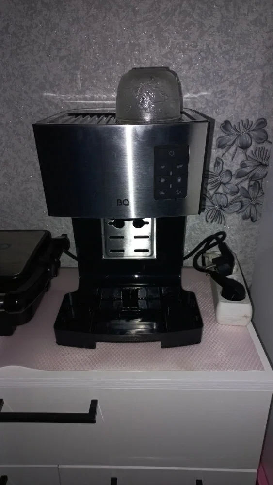 Кофеварка BQ CM9002, черный