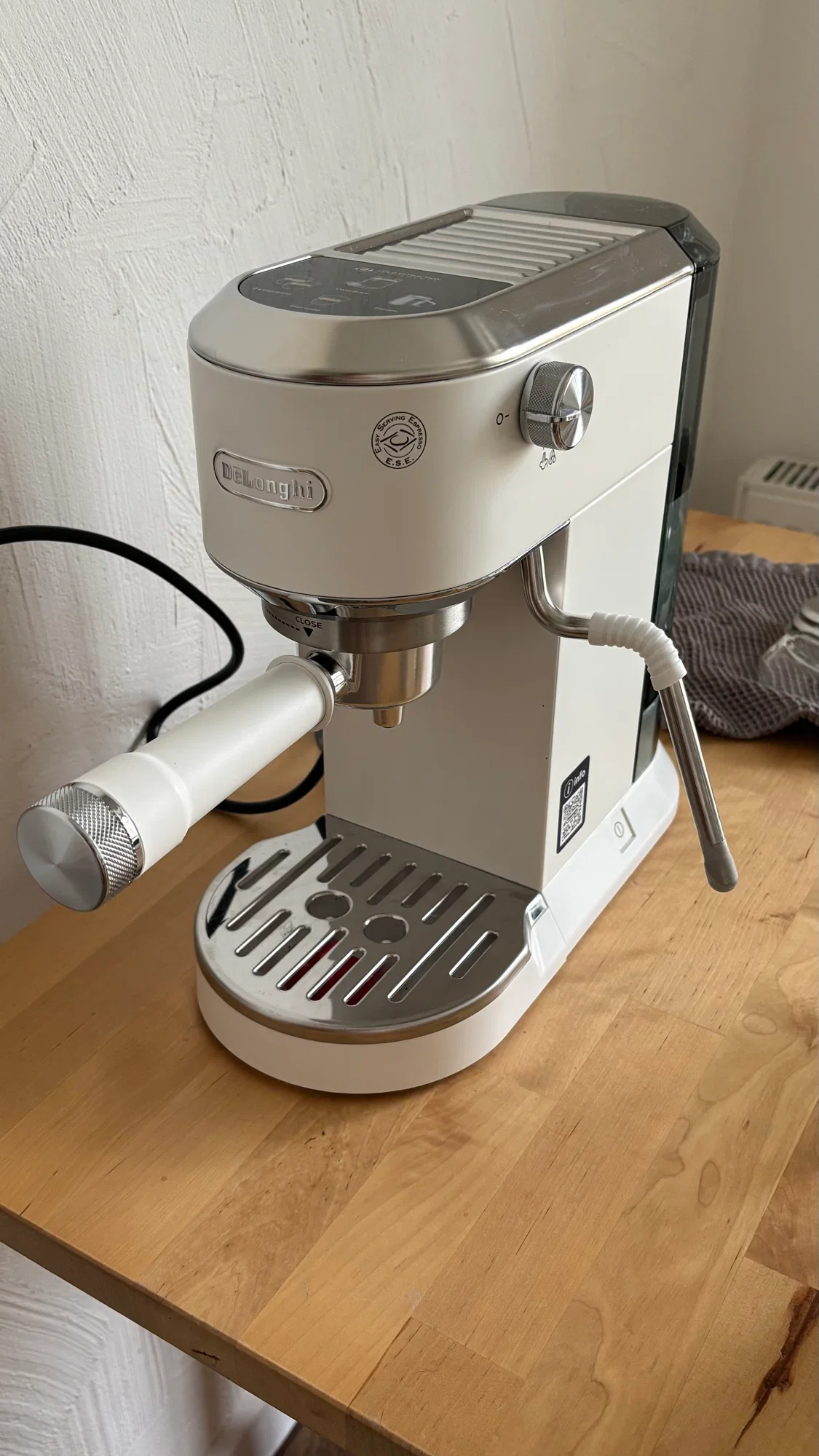 Кофеварка De’Longhi EC890.WI