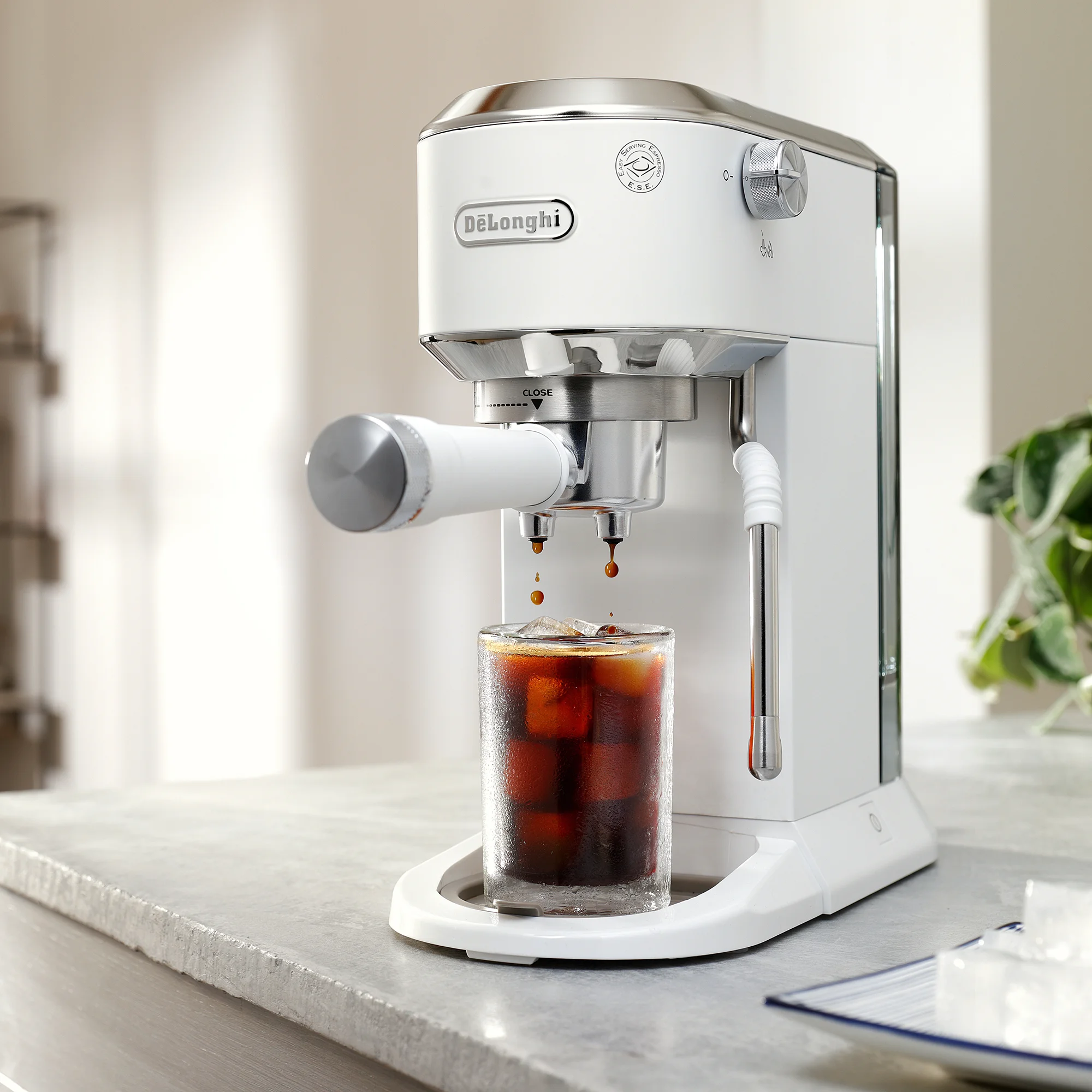 Кофеварка De’Longhi EC890.WI