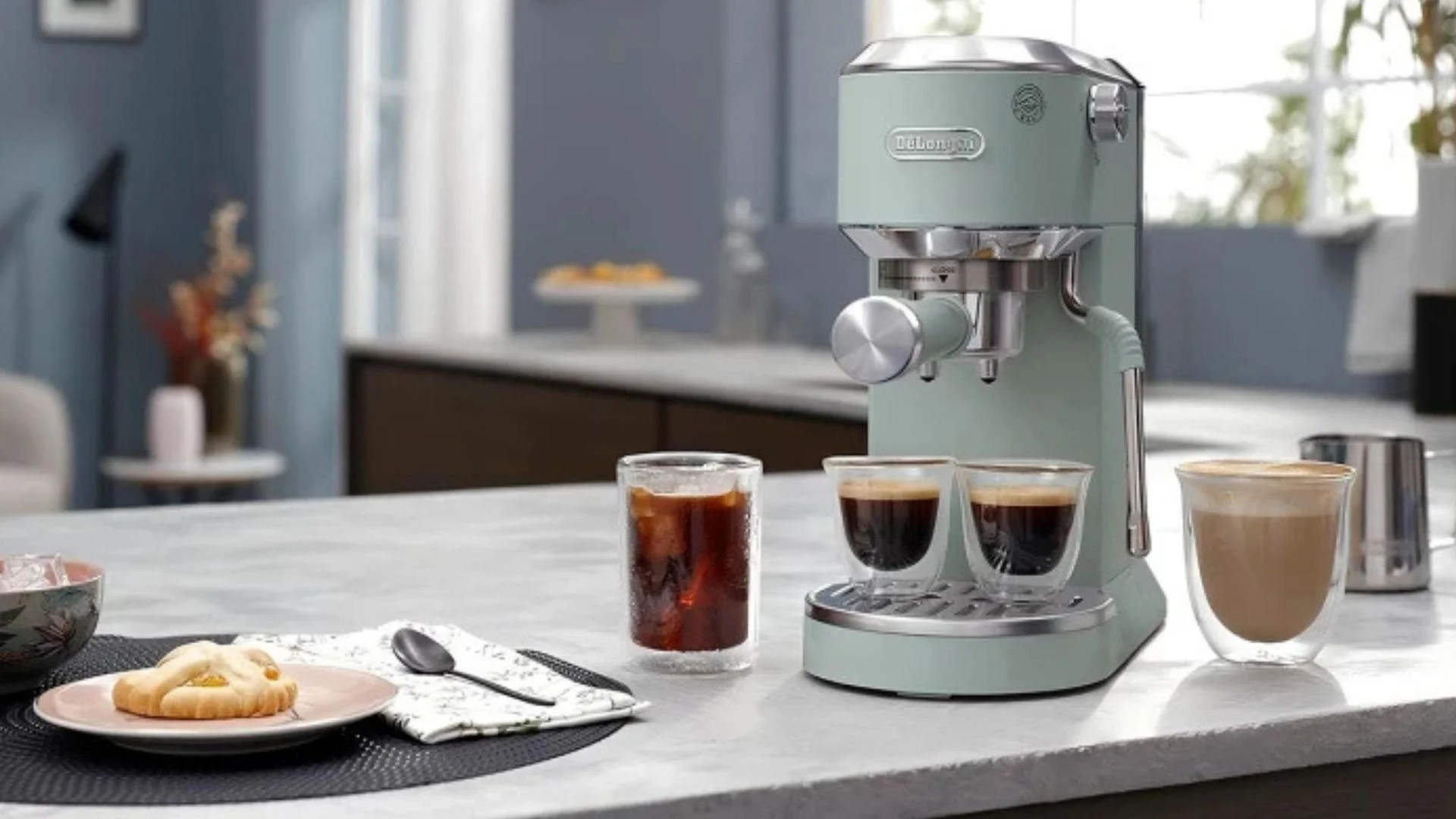 Кофеварка De’Longhi EC890.WI