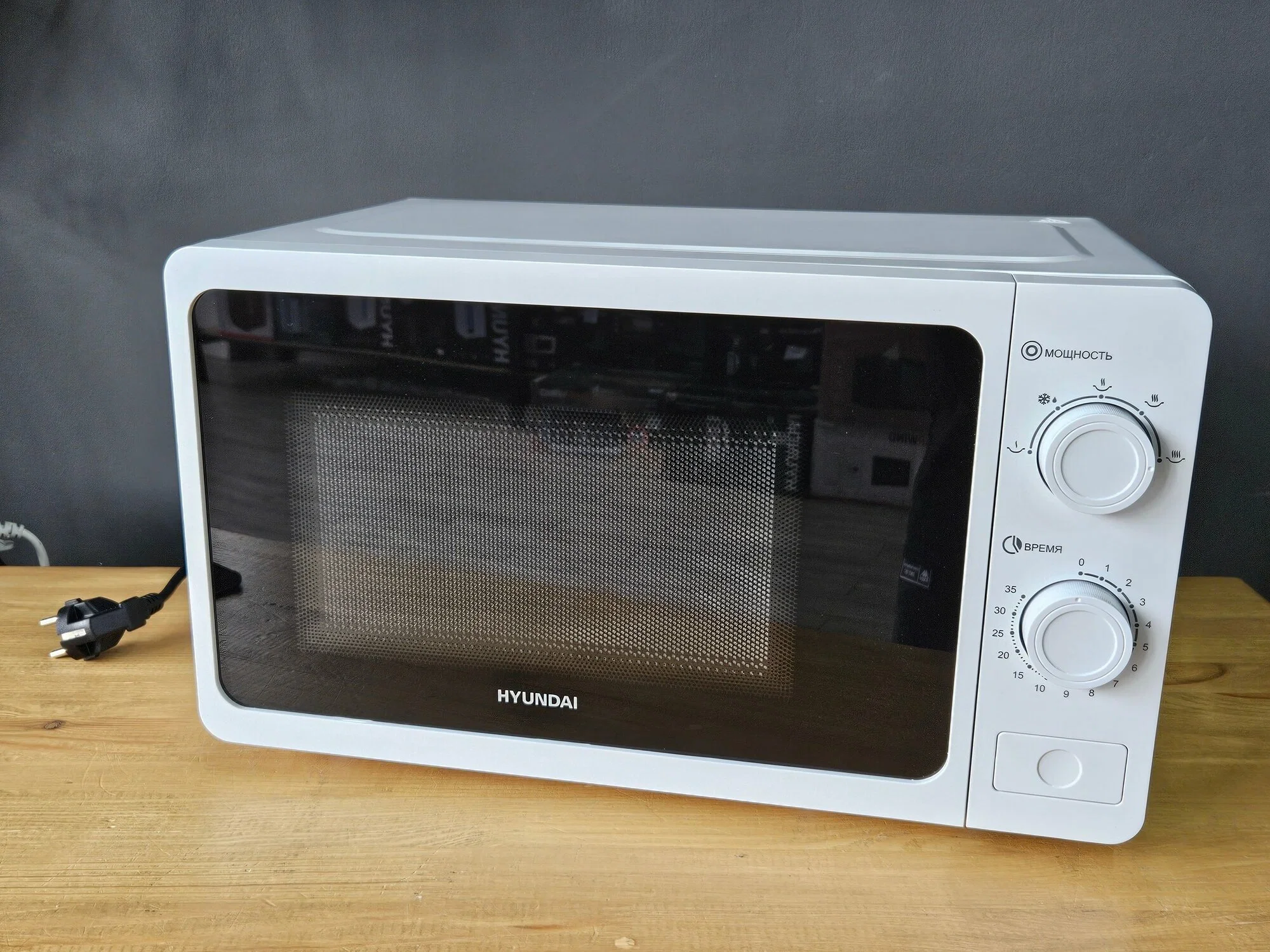 Микроволновая печь - СВЧ Hyundai HYM-M2009 20 л. 700 Вт, белый