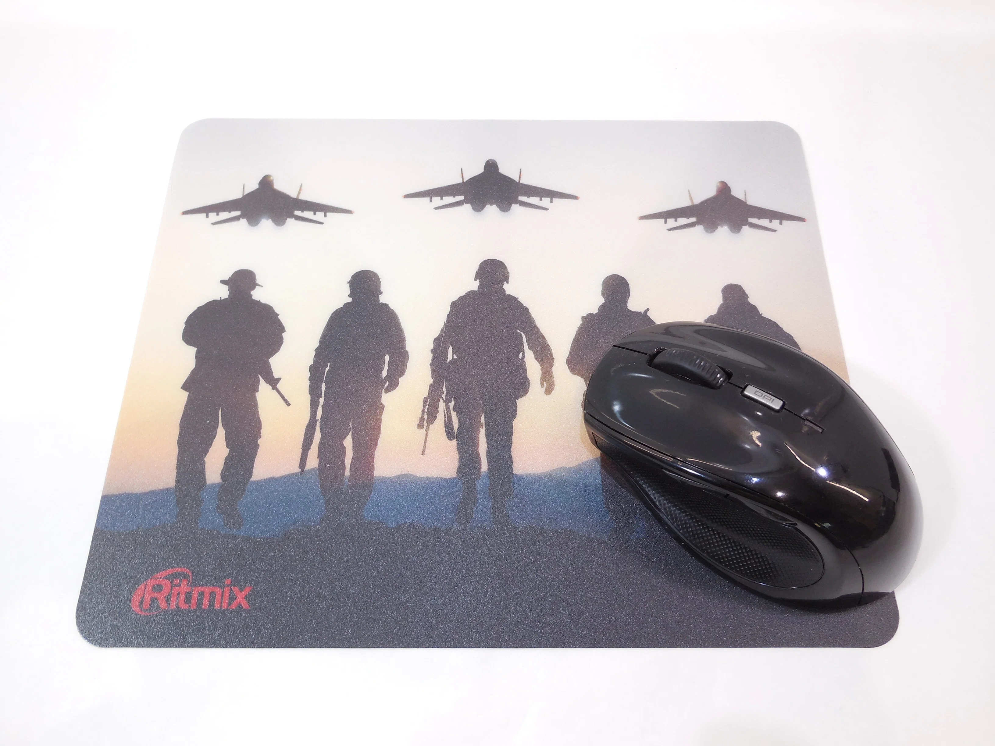 Коврик для мыши Ritmix MPD-020 Action, 220 x 180 x 3mm, рисунок, прилипающая к поверхности стола основа.ПВХ, клейкая основа, прозрачная защитная пленк