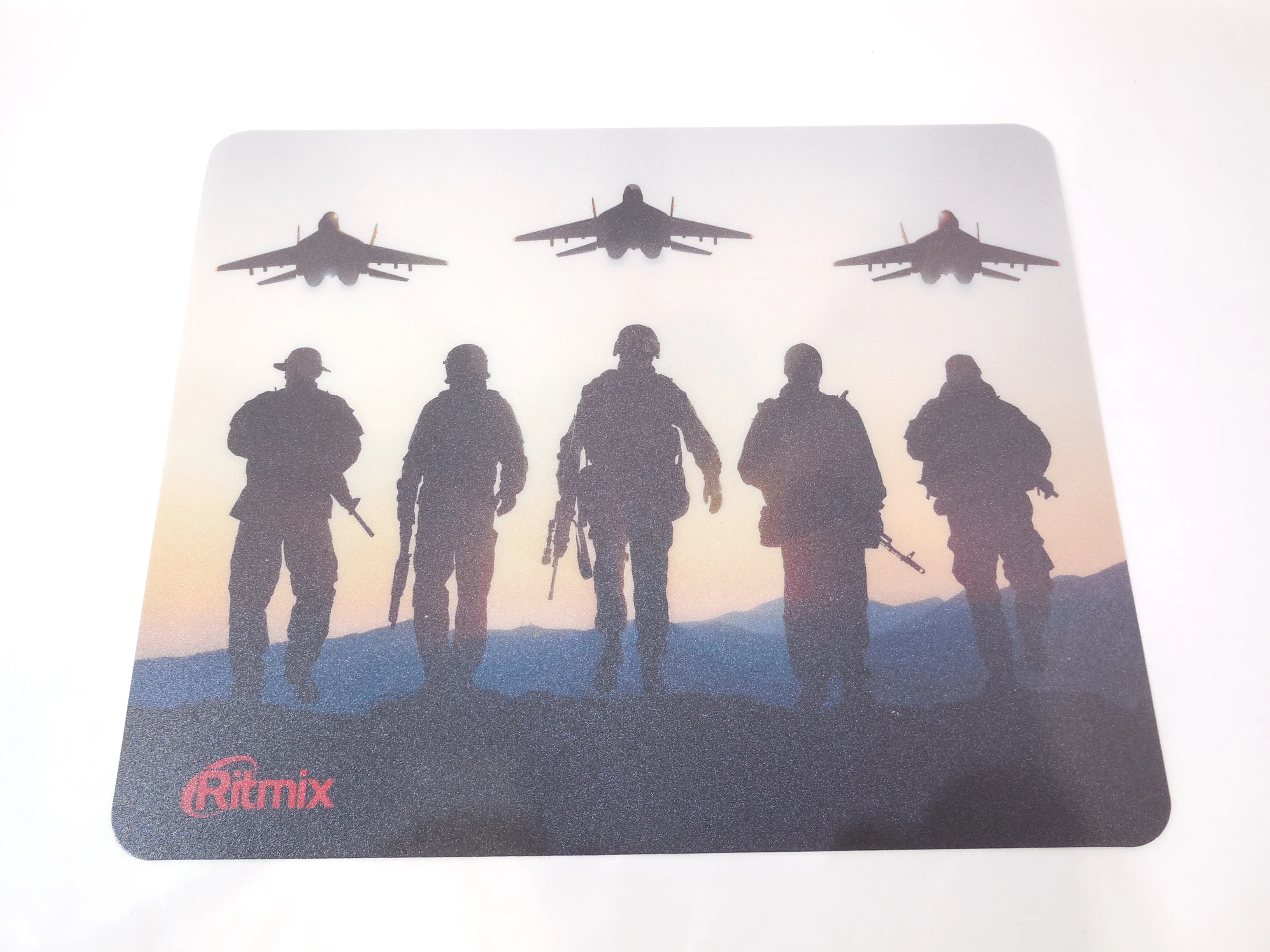 Коврик для мыши Ritmix MPD-020 Action, 220 x 180 x 3mm, рисунок, прилипающая к поверхности стола основа.ПВХ, клейкая основа, прозрачная защитная пленк