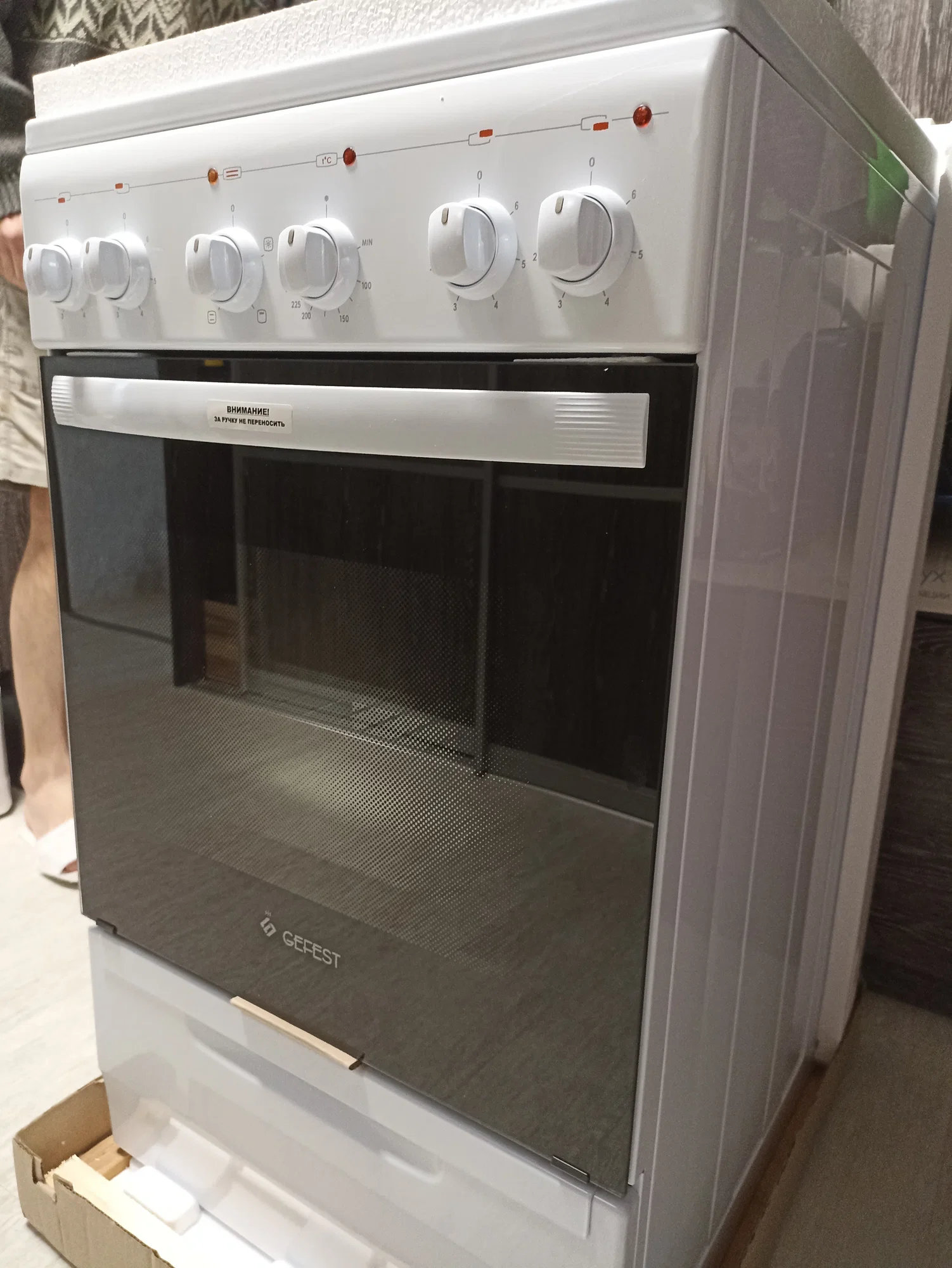 Плита электрическая GEFEST ЭП Н Д 5160-02 0095 белый стеклокер. 4 эл.конф. духовка эл. 52л. защита