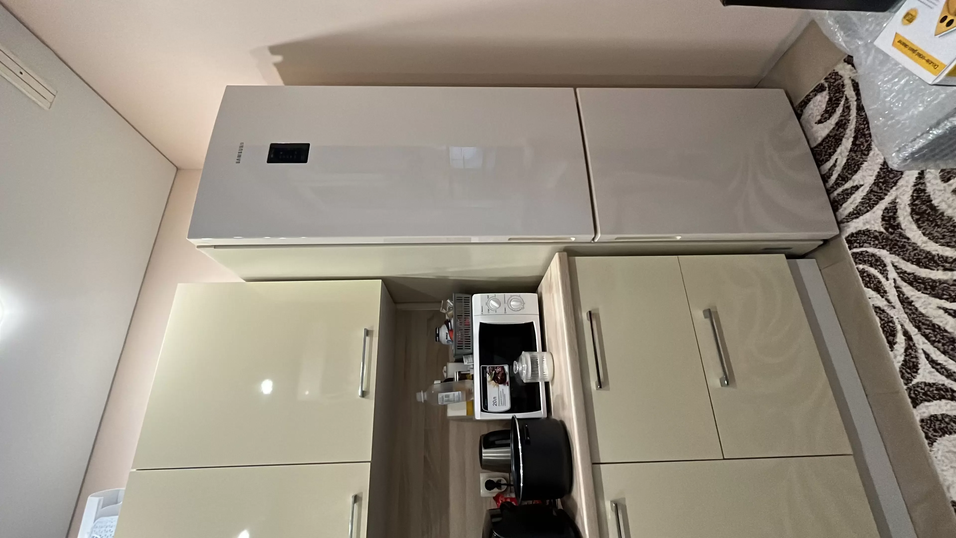 Холодильник Samsung RB37A5200EL/WT бежевый двухкамерный 269/118 л морозилка снизу