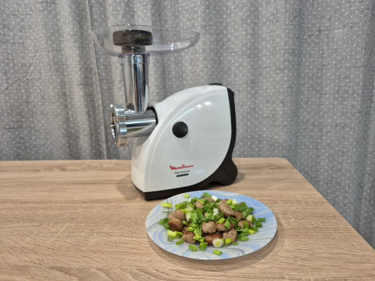 Мясорубка Moulinex ME112832 (1600Вт, 1,9кг/мин)