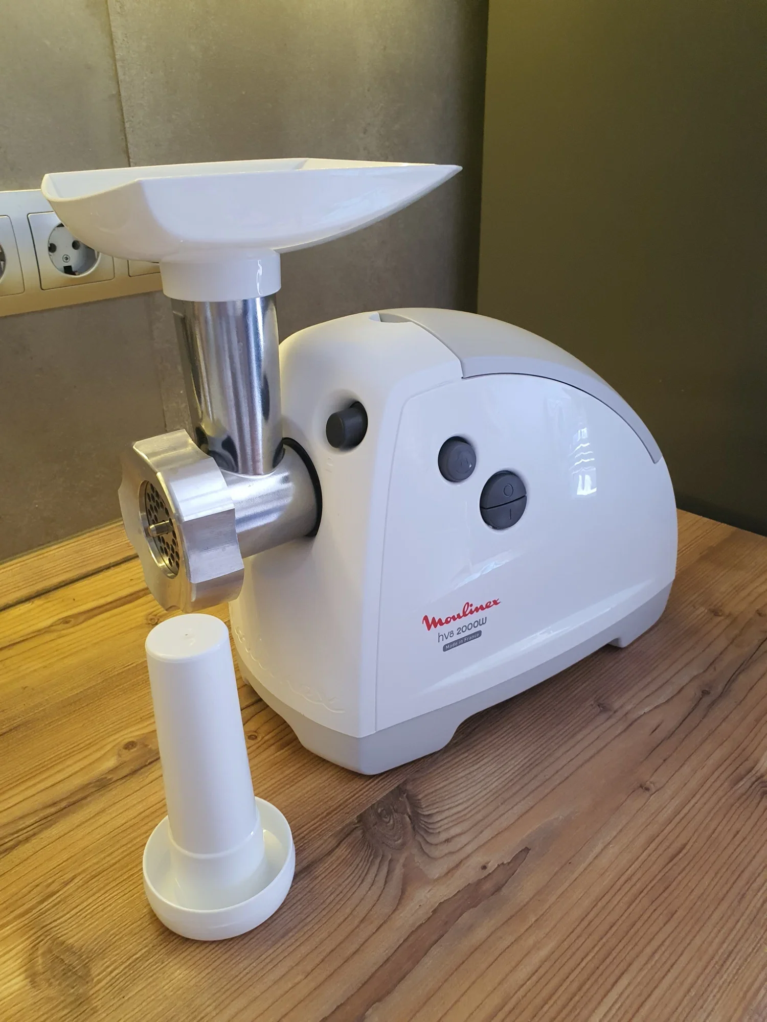 Мясорубка Moulinex ME472832 2000Вт, 2,3кг/мин, 4 насадки,
