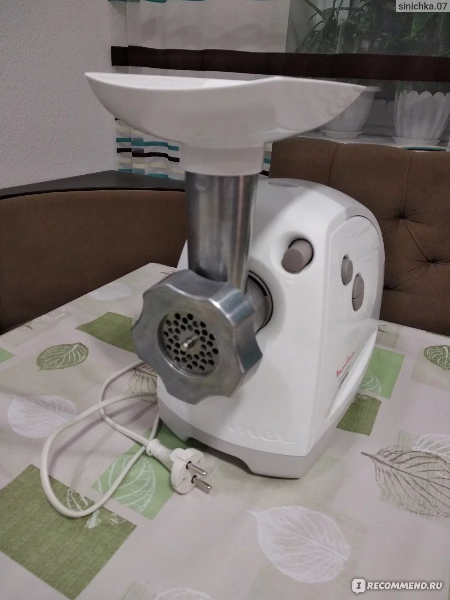 Мясорубка Moulinex ME620132,2.6 кг/мин.,шнур 0.9 м.,800 Вт.,15 мин.,дисков 2.