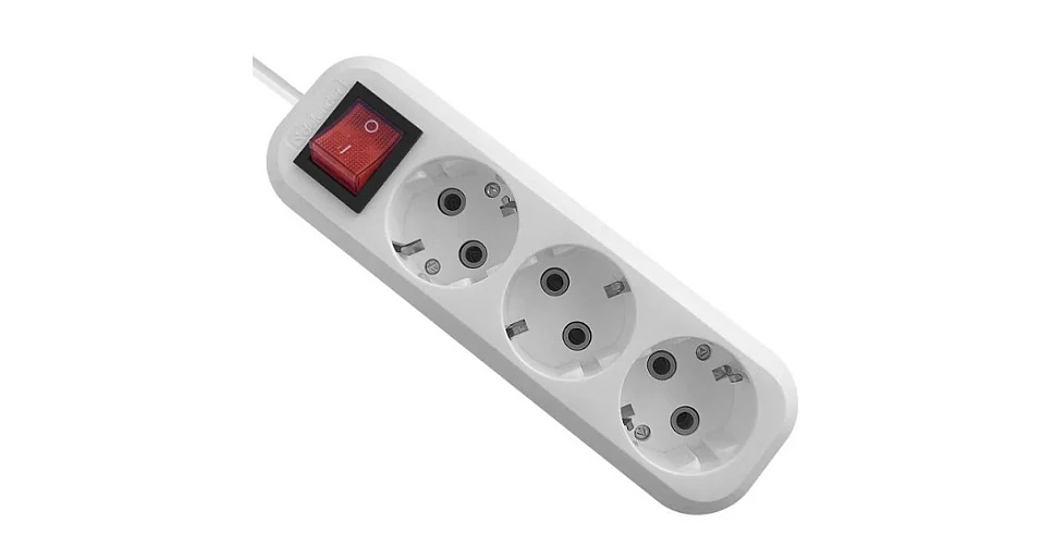 Удлинитель Defender с заземлением L330 16 А,1.5 м, выключатель