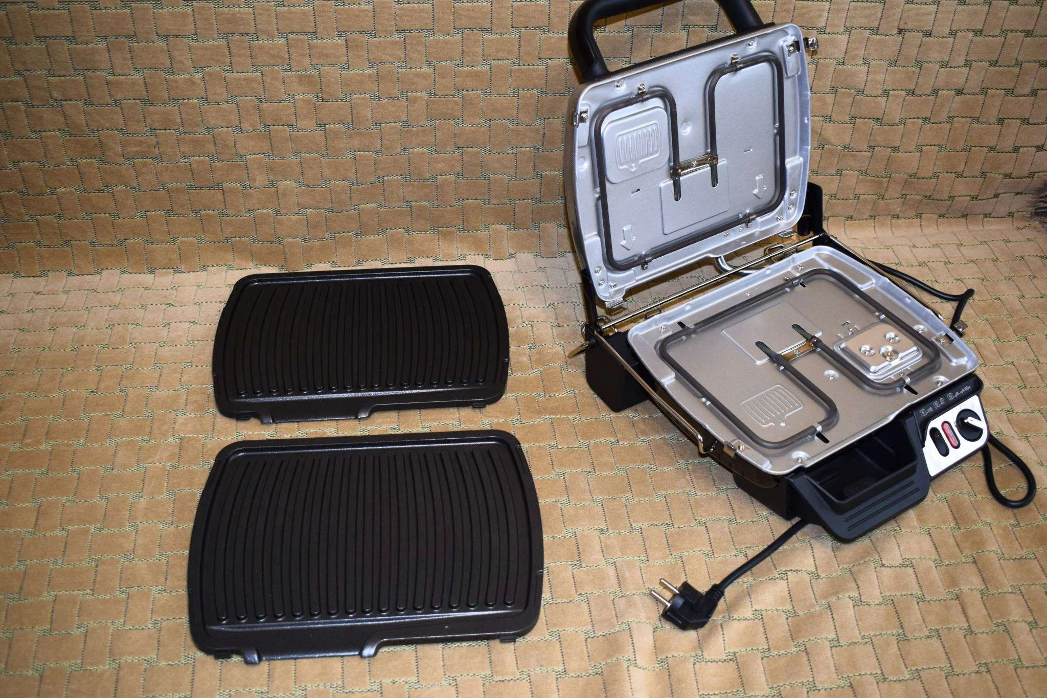 Гриль-пресс Tefal GC306012 Health Grill Comfort. 2000 Вт. механика. 3 режимов. гриль, барбекю и печь