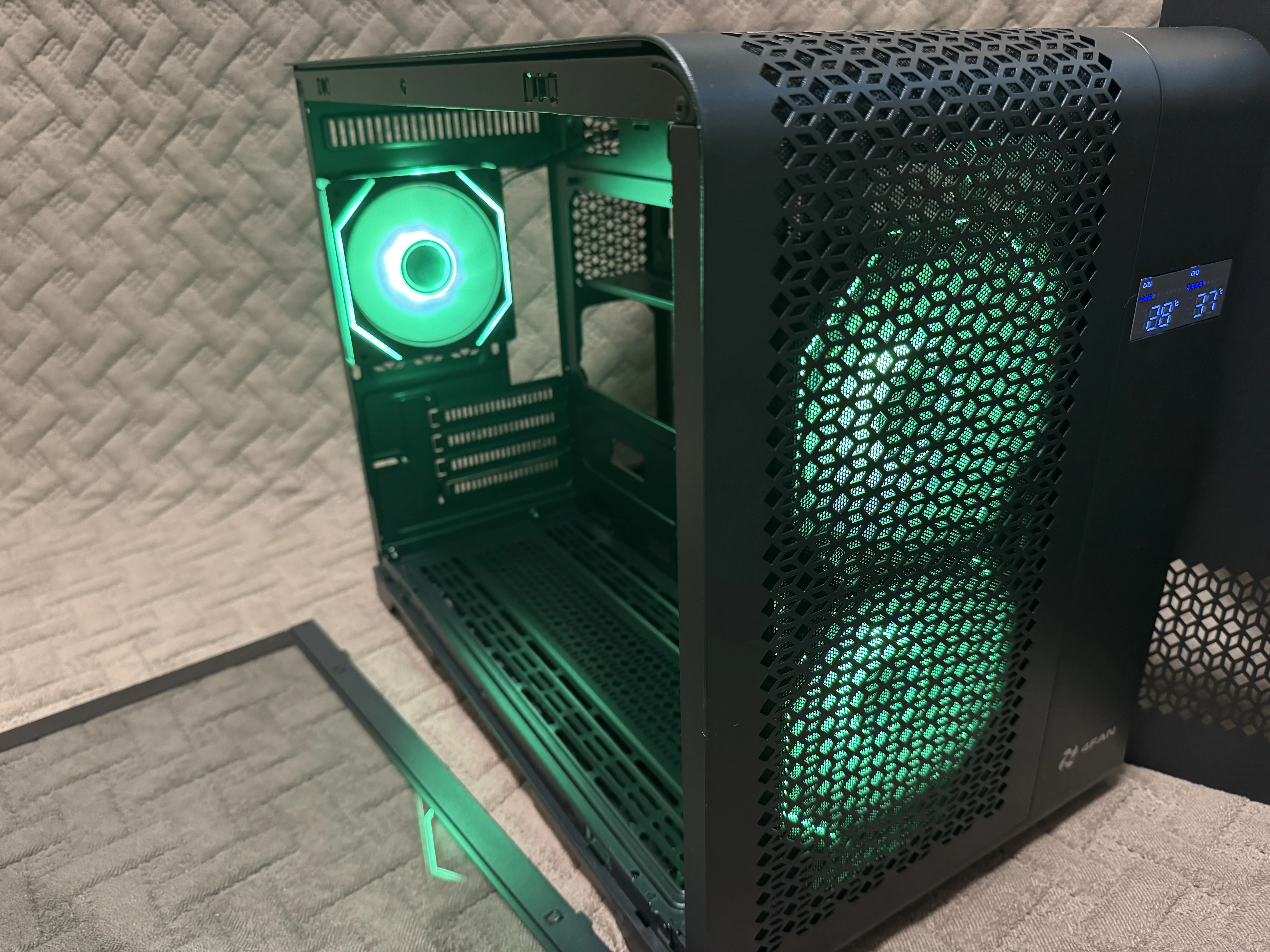 Компьютерный корпус 4FAN XZ Bit White (XZBMAWFN)