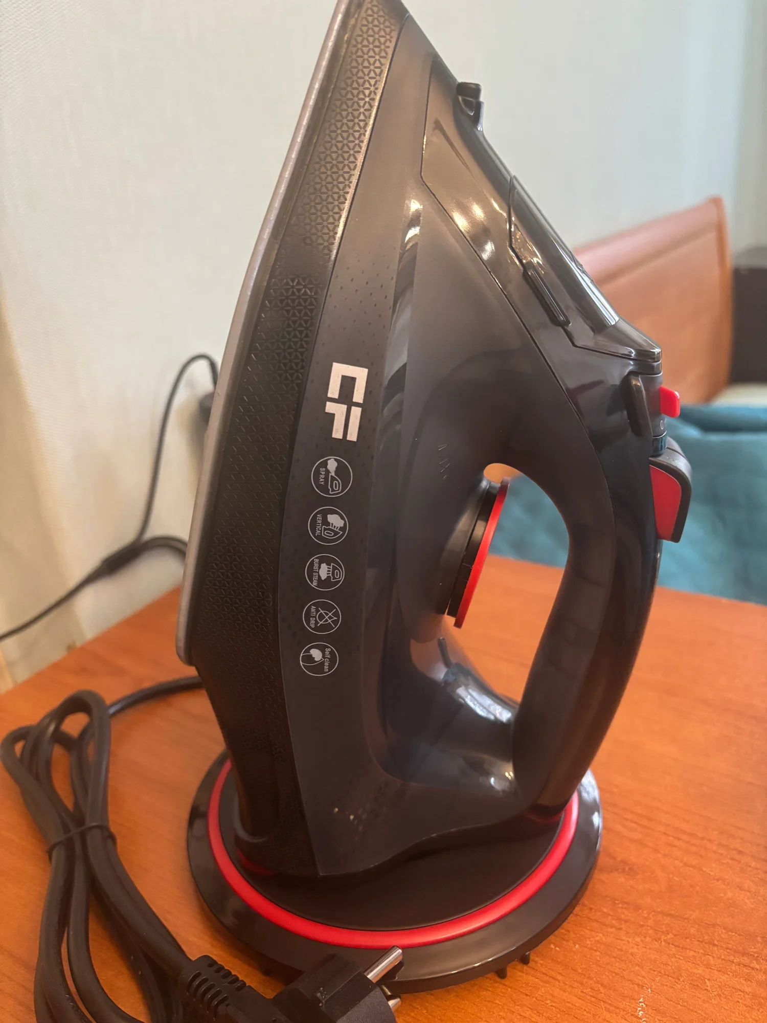 Утюг CF IR3301RB