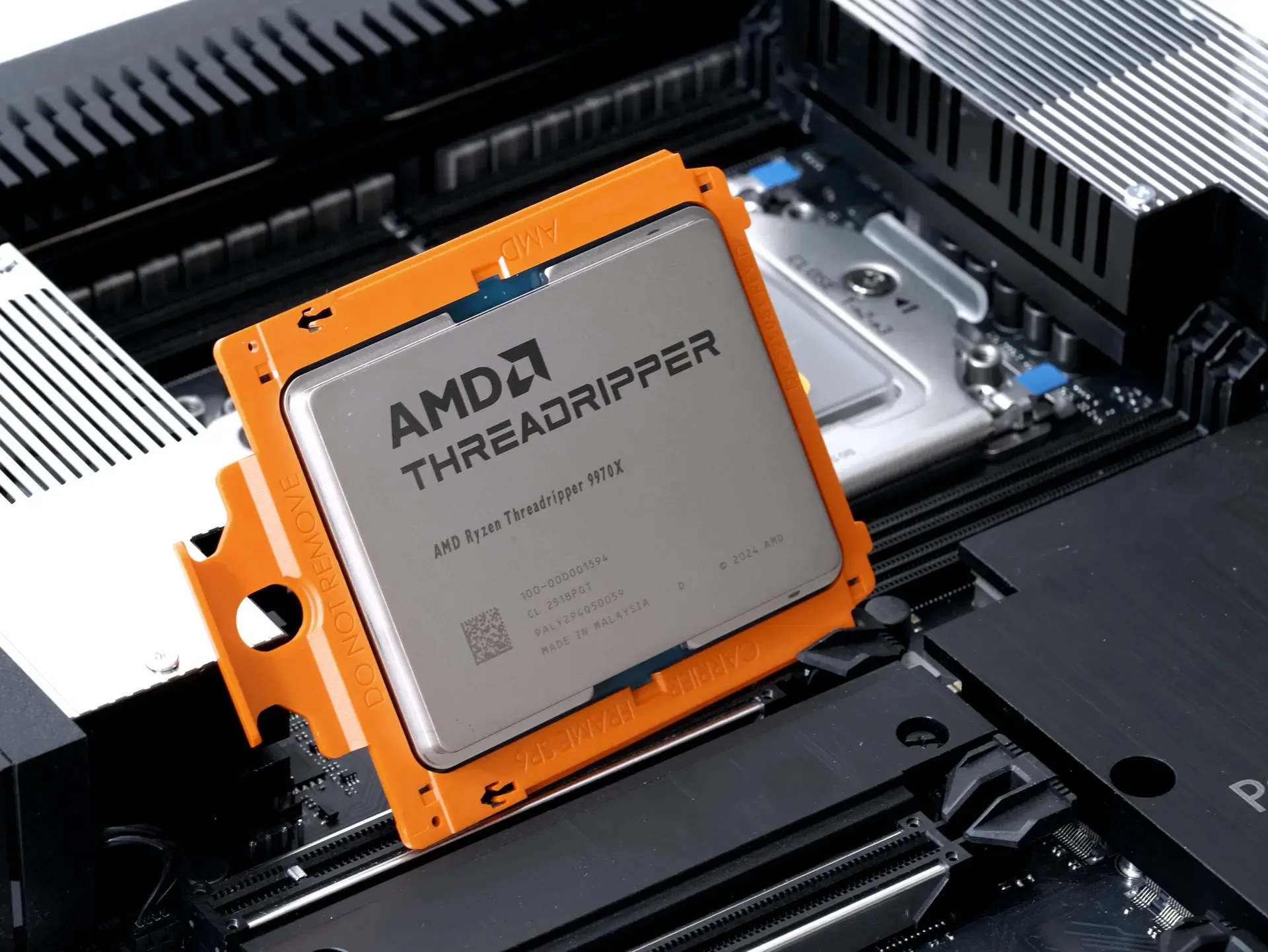 Процессор Ryzen X32 Threadripper 9970X  sTR5 350W 4000 100-000001594 AMD