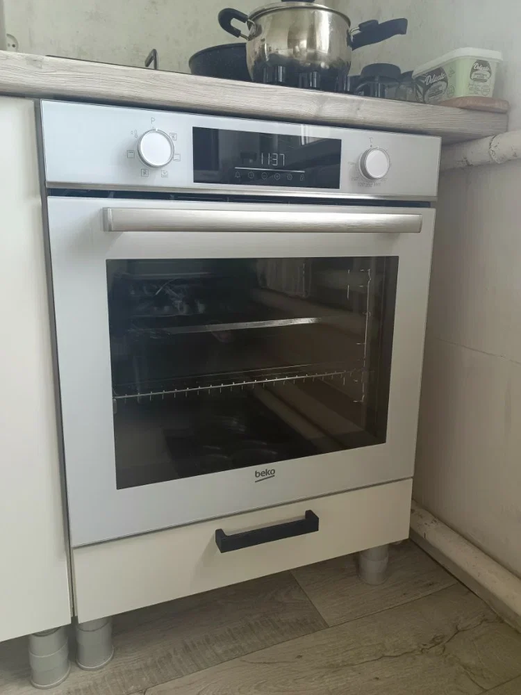 Электрический духовой шкаф Beko BBIE18300W