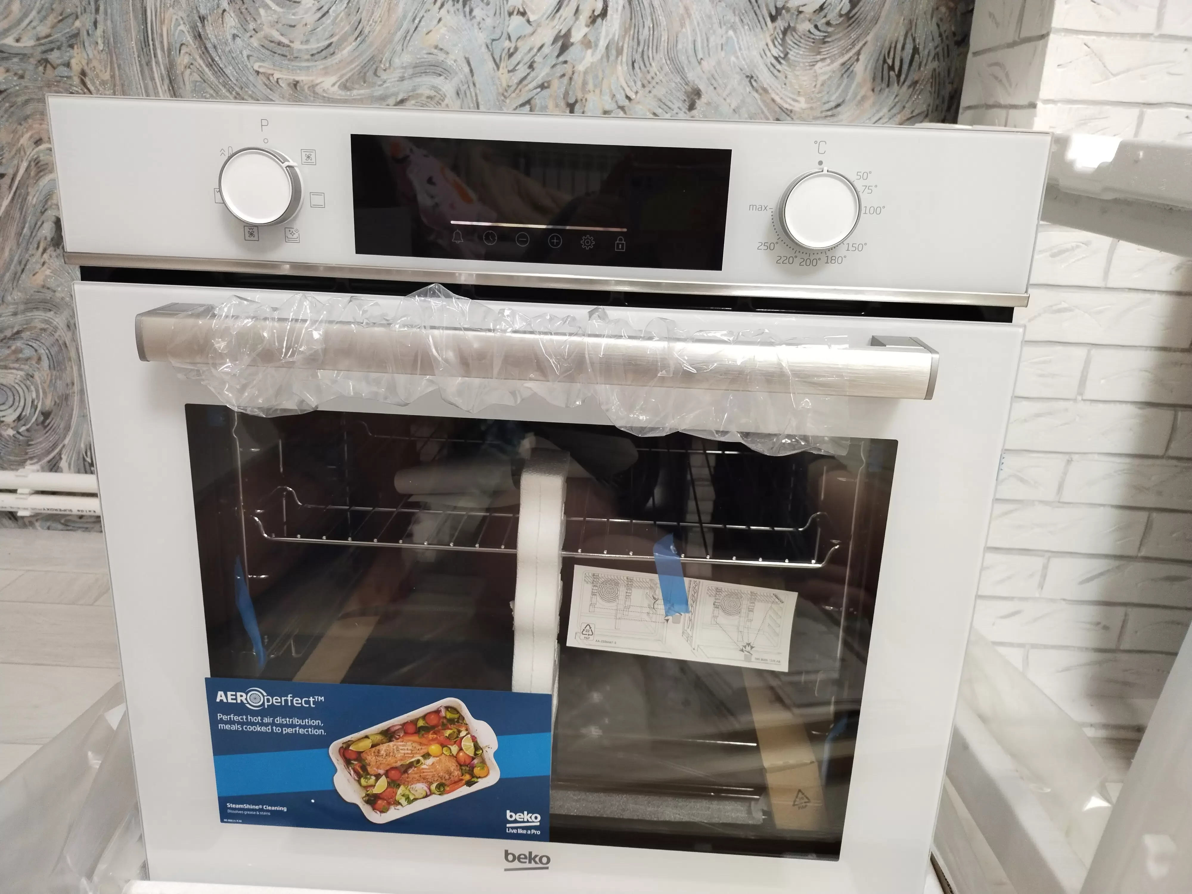Электрический духовой шкаф Beko BBIE18300W