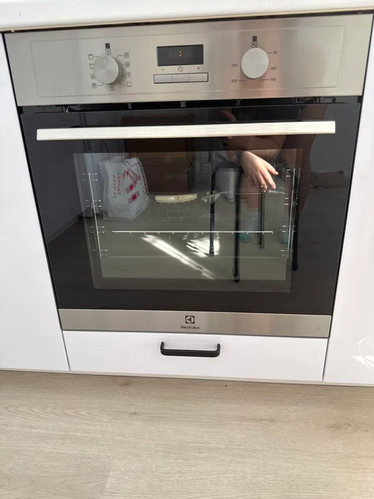 Электрический духовой шкаф Electrolux EOF3H00BX нержавеющая сталь
