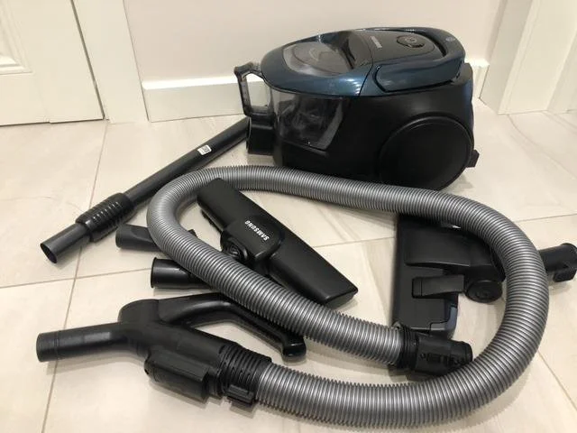 Пылесос Samsung SC 18M31B0HN ментоловый, 380/1800 Вт, уборка сухая, пылесборник контейнер 2 л