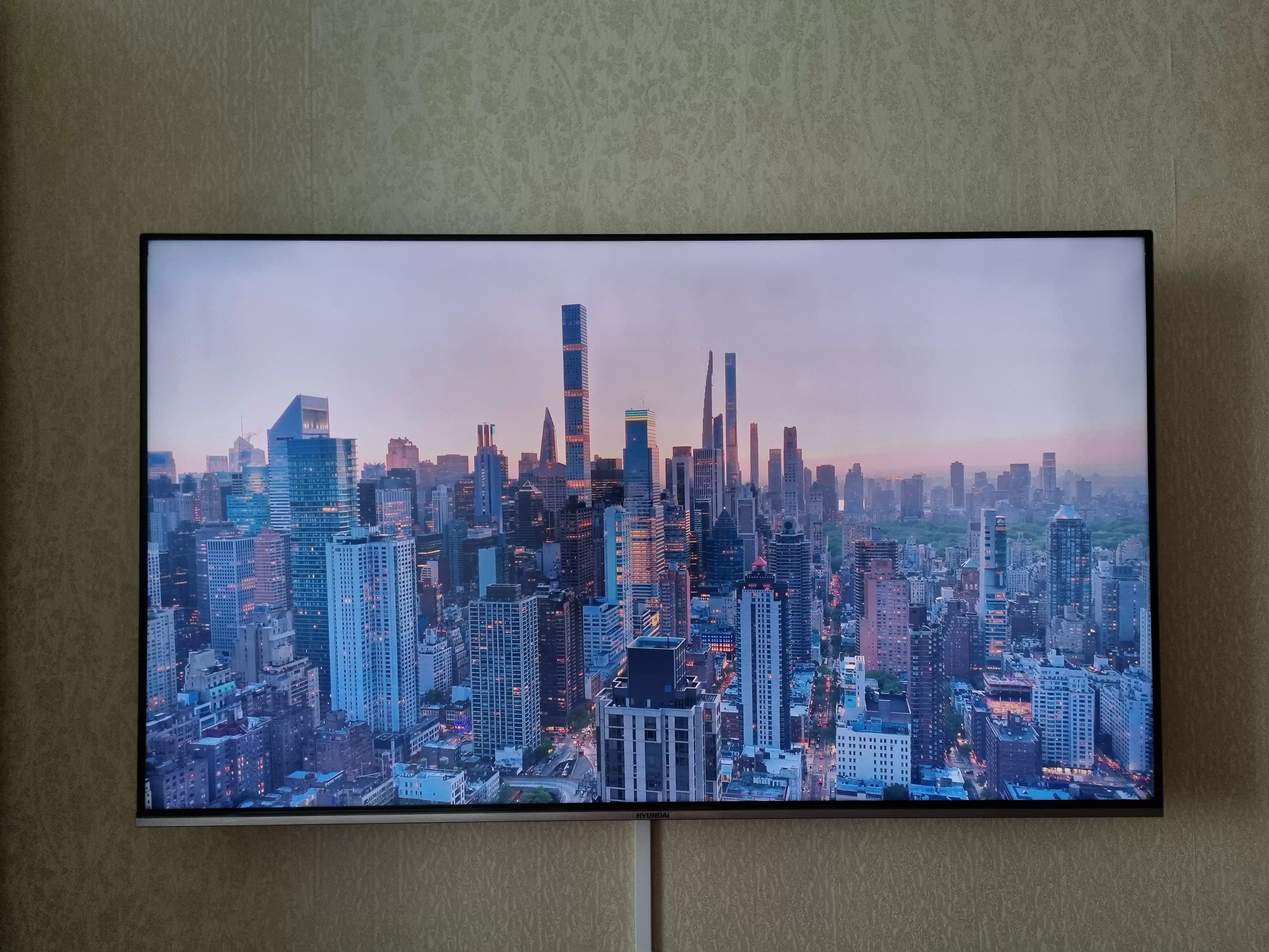 Телевизор QLED Hyundai 50" H-LED50QBU7500 Android TV Frameless черный/серебристый 4K Ultra HD 60Hz DVB-T DVB-T2 DVB-C DVB-S DVB-S2 USB WiFi Smart TV