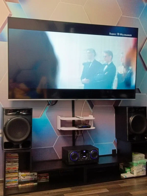 Телевизор QLED Hyundai 65" H-LED65QBU7500 Android TV Frameless черный/серебристый 4K Ultra HD 60Hz DVB-T DVB-T2 DVB-C DVB-S DVB-S2 USB WiFi Smart TV