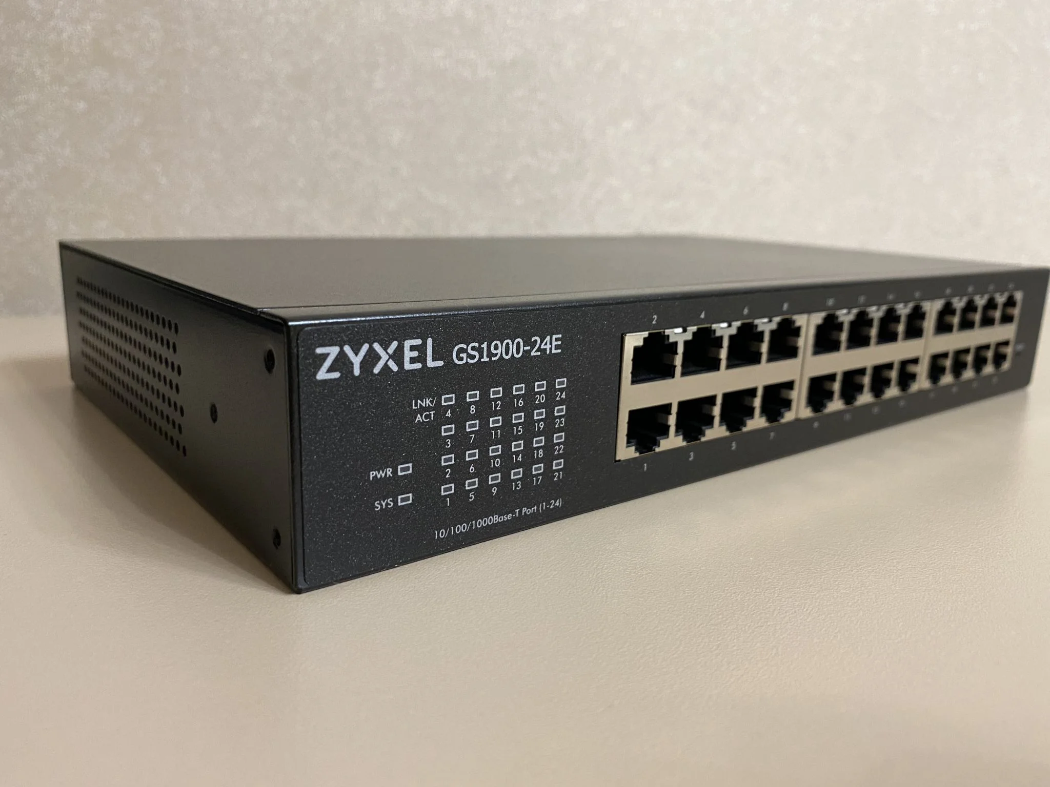 Коммутатор Smart L2 Zyxel GS1900-24, rack 19", 24xGE, 2xSFP, бесшумный