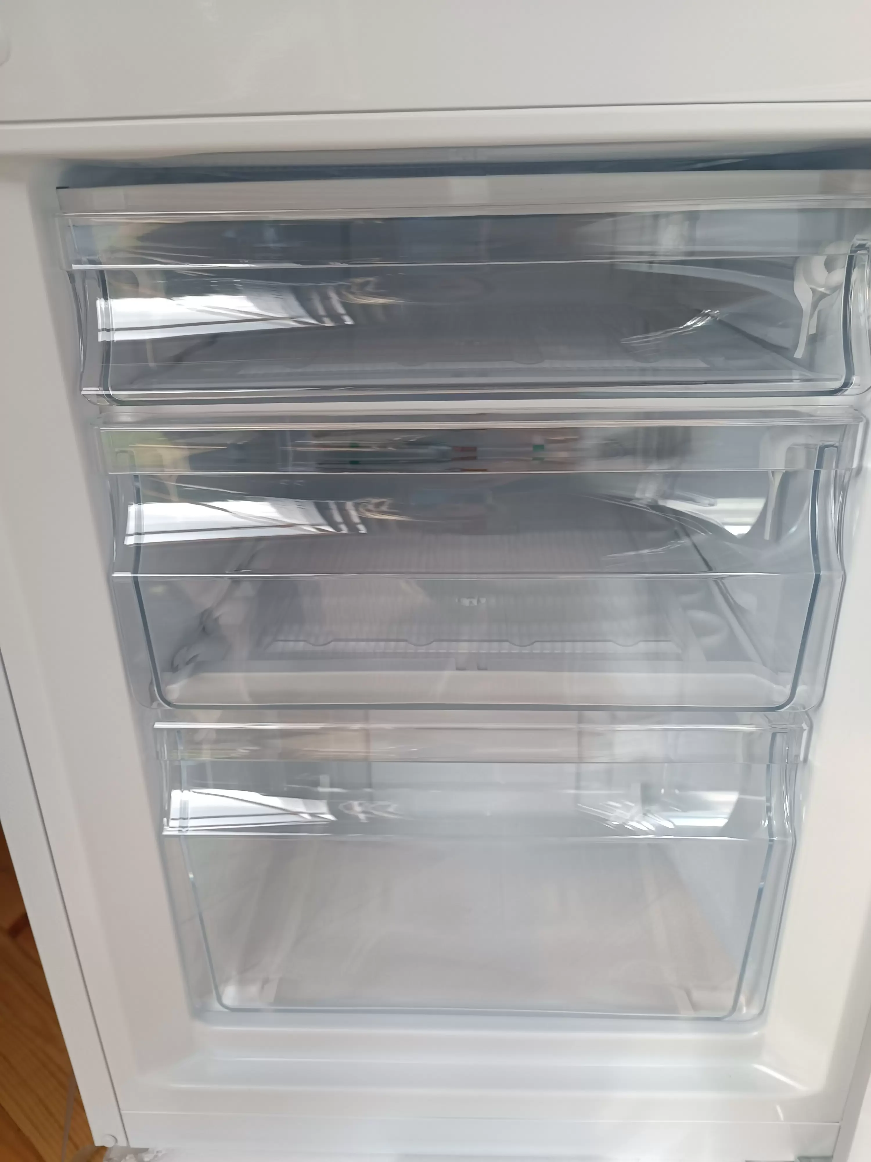 Холодильник двух кам нижн мороз Gorenje RK14FPW4 Капельная система 143x495x562 мм 165 л