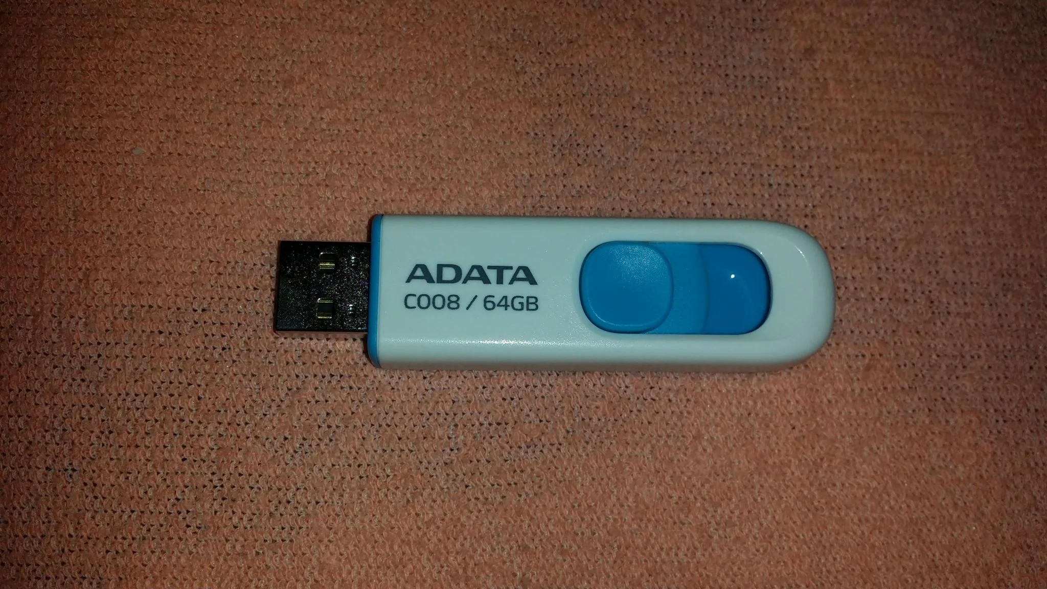 Флешка USB ADATA С008 (AC008-64G-RWE), 64Gb, USB 2.0, R/W 15/5, белый/синий