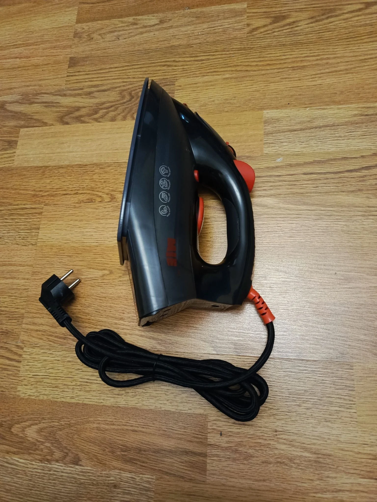Утюг MIE D4