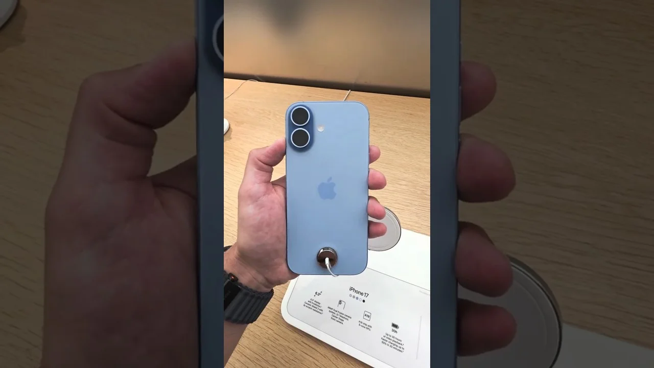 Смартфон Apple iPhone 17 A3520 8/256Gb голубой