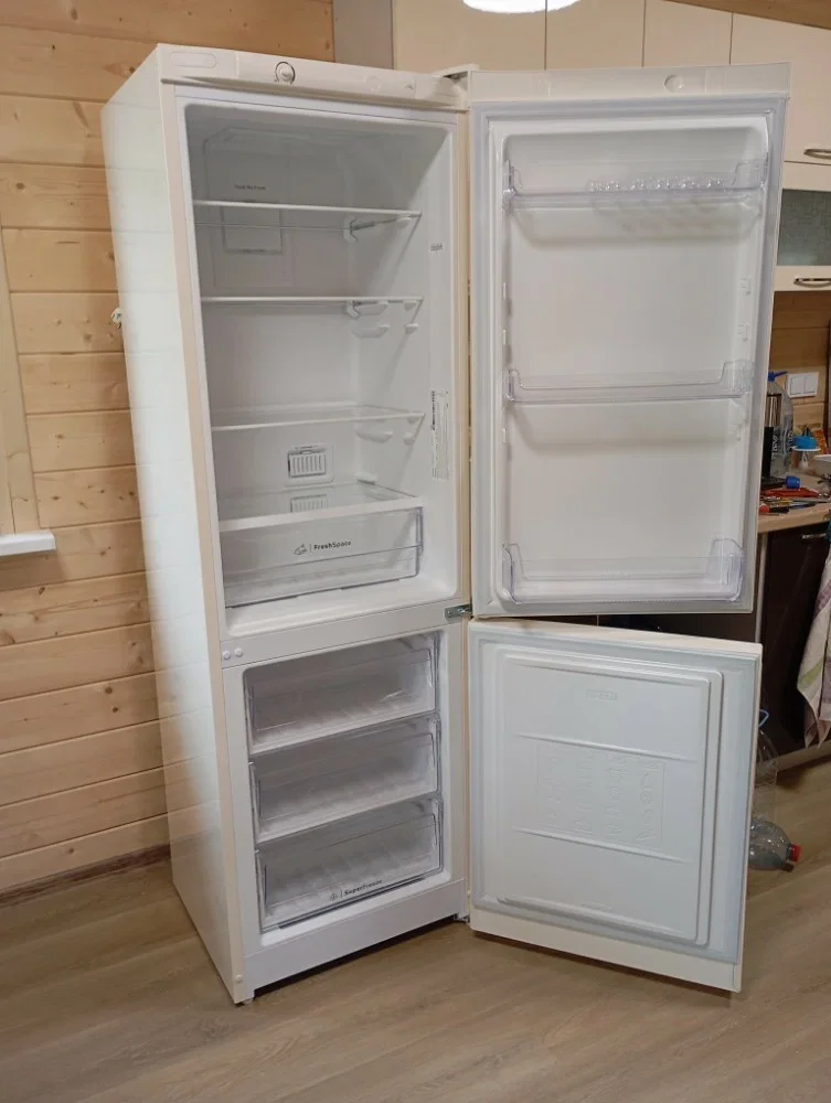 Холодильник двух кам нижн мороз INDESIT ITR 4180 E 185х60х64 см No Frost, 220 л,бежевый