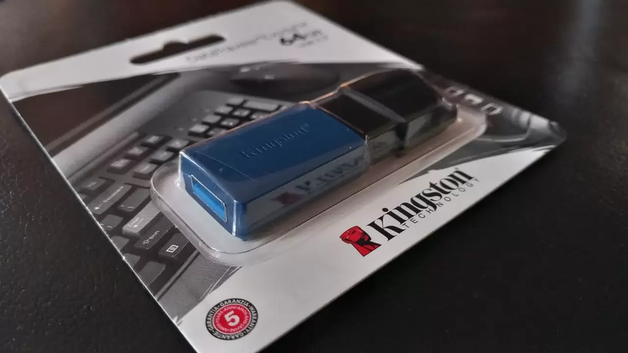 Флешка USB Kingston DataTraveler Exodia M (DTXM/64Gb), 64Gb, USB 3.0, R/W 70/45, черный/синий