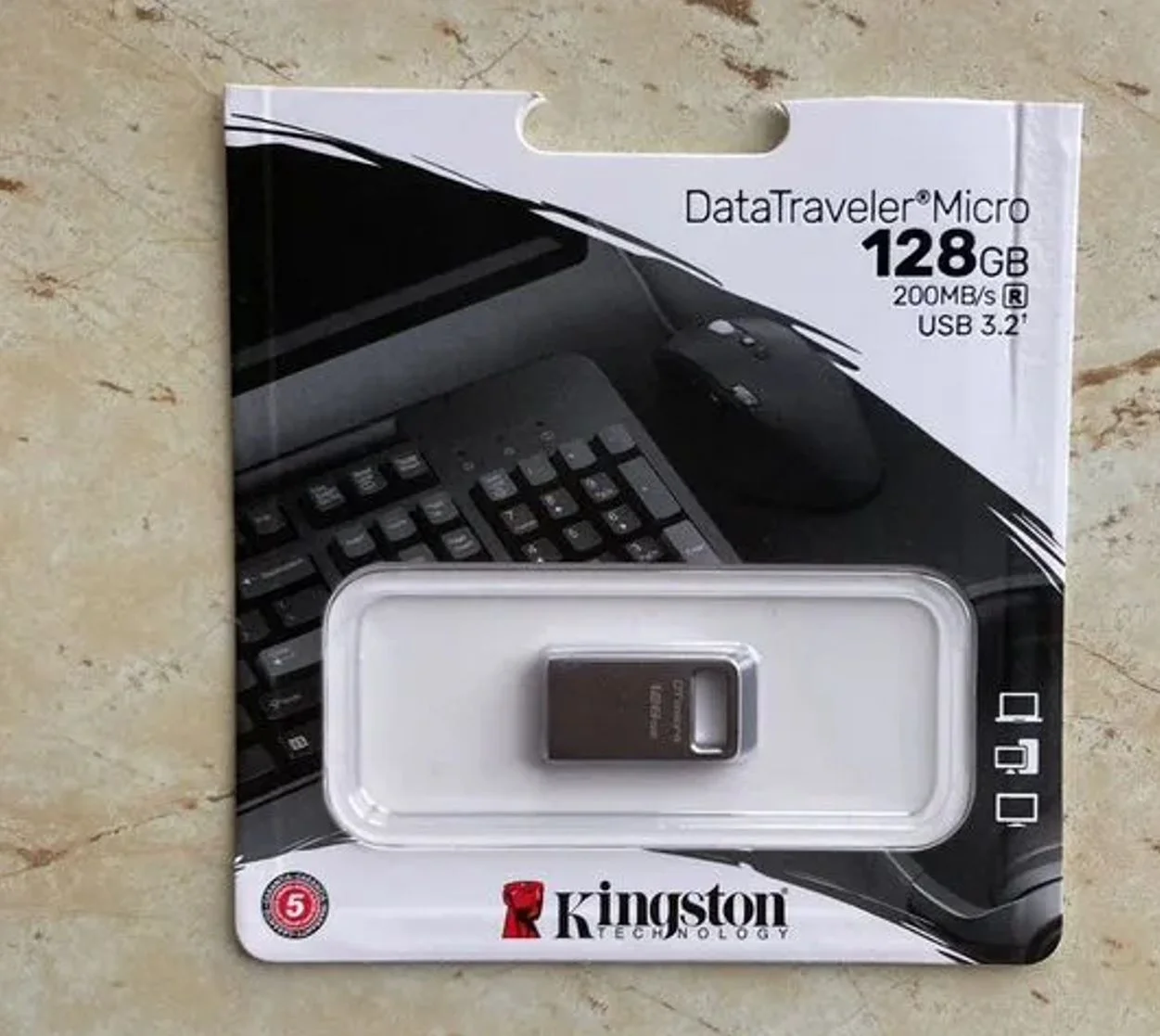 Флешка USB Kingston DataTraveler Micro (DTMC3G2/128Gb), 128Gb, USB 3.2 Gen 1, R/W 200/60, серебристый