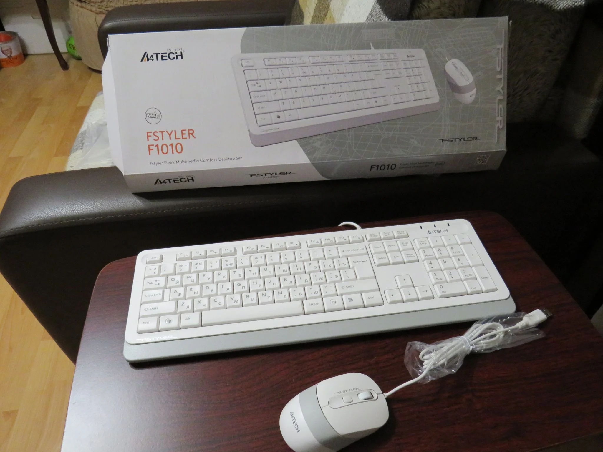Комплект клавиатура+мышь A4Tech FStyler F1010 проводной, USB, 1600 DPI, белый/серый
