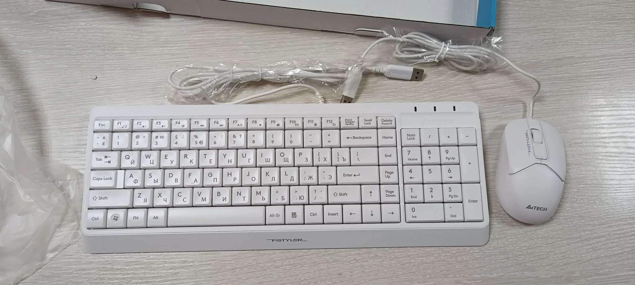 Комплект клавиатура+мышь A4Tech FStyler F1512 проводной, USB, 1200 DPI, белый