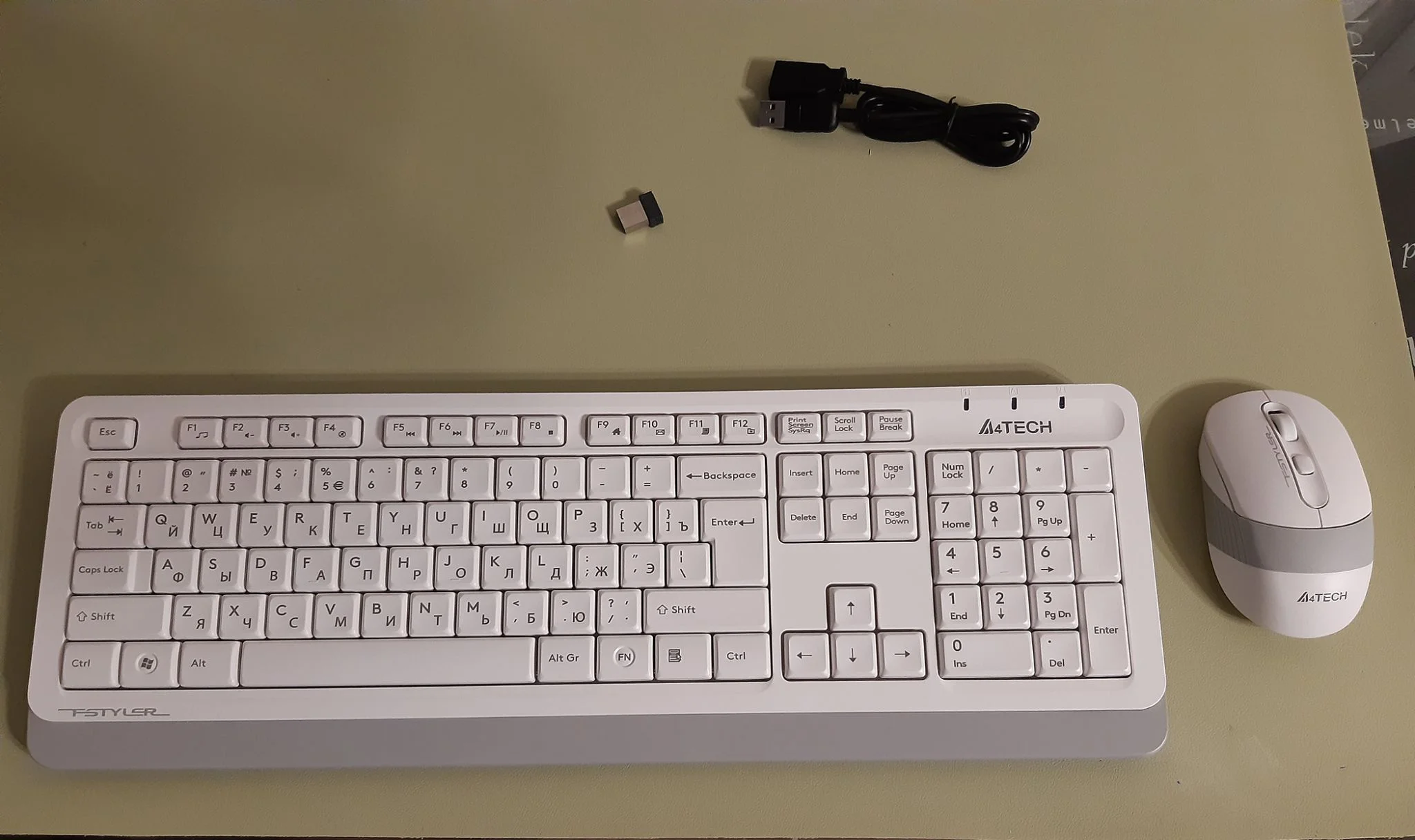 Комплект клавиатура+мышь A4Tech FStyler FG1010 беспроводной, USB, 2000 DPI, белый/серый