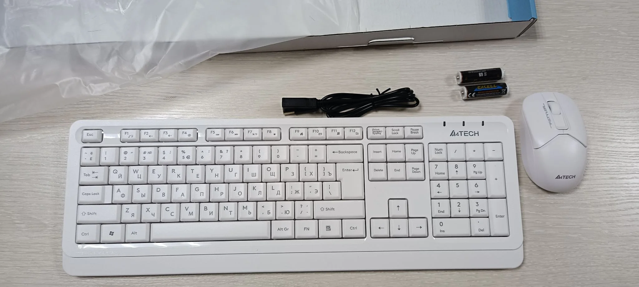 Комплект клавиатура+мышь A4Tech FStyler FG1012 беспроводной, USB, 1200 DPI, белый