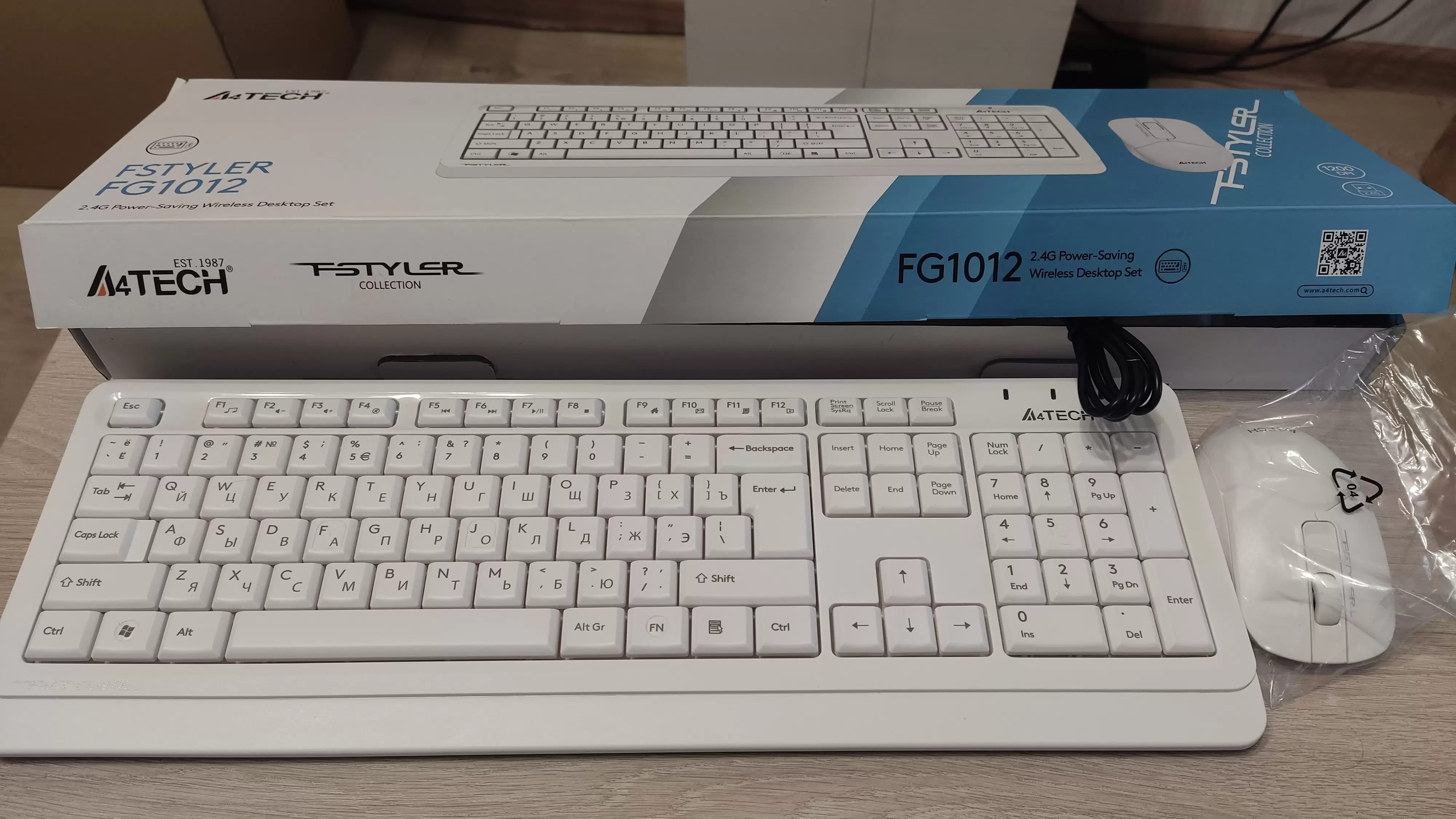 Комплект клавиатура+мышь A4Tech FStyler FG1012 беспроводной, USB, 1200 DPI, белый