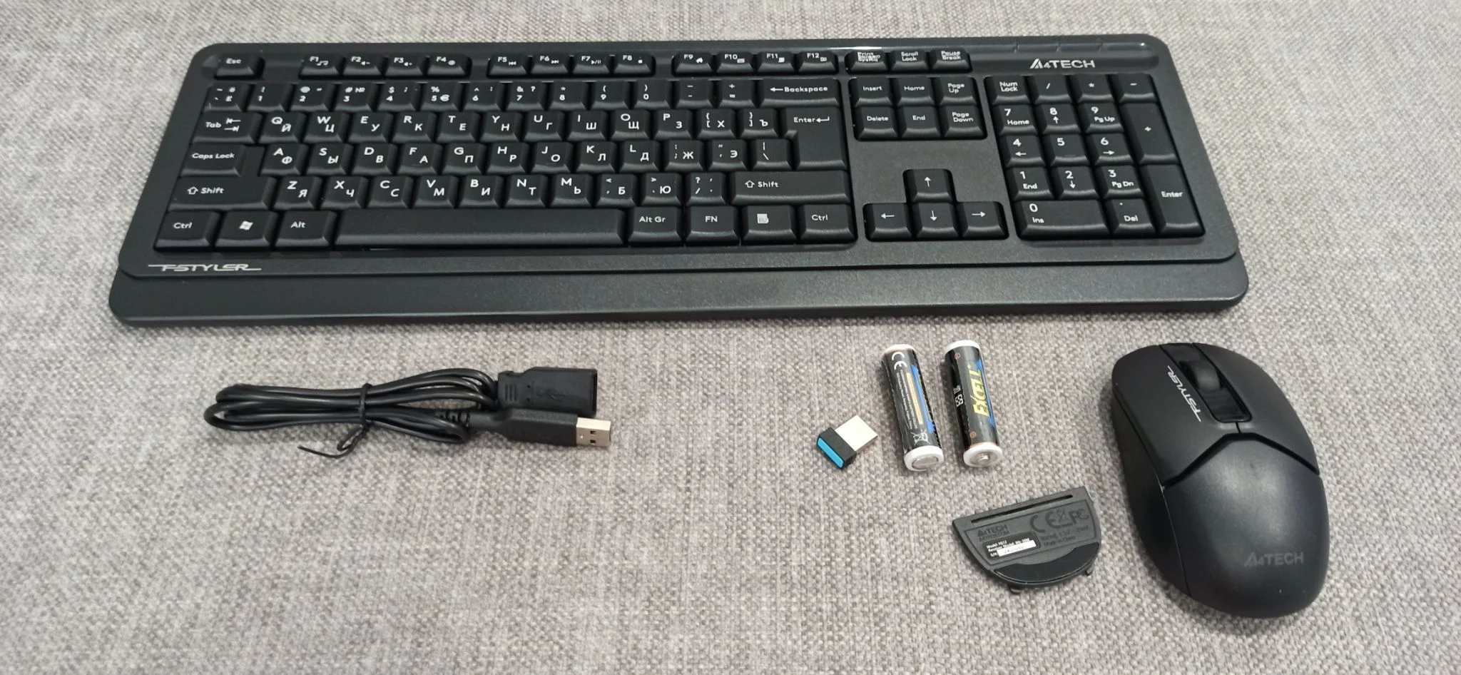 Комплект клавиатура+мышь A4Tech FStyler FG1012 беспроводной, USB, 1200 DPI, черный
