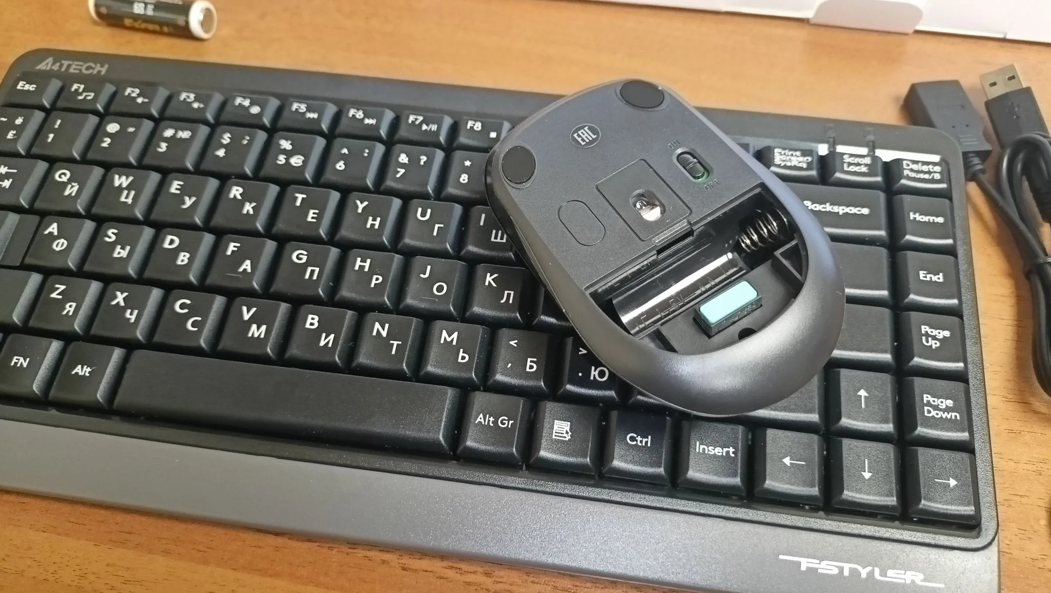 Комплект клавиатура+мышь A4Tech FStyler FG1110 беспроводной, USB, 2000 DPI, чёрный/серый