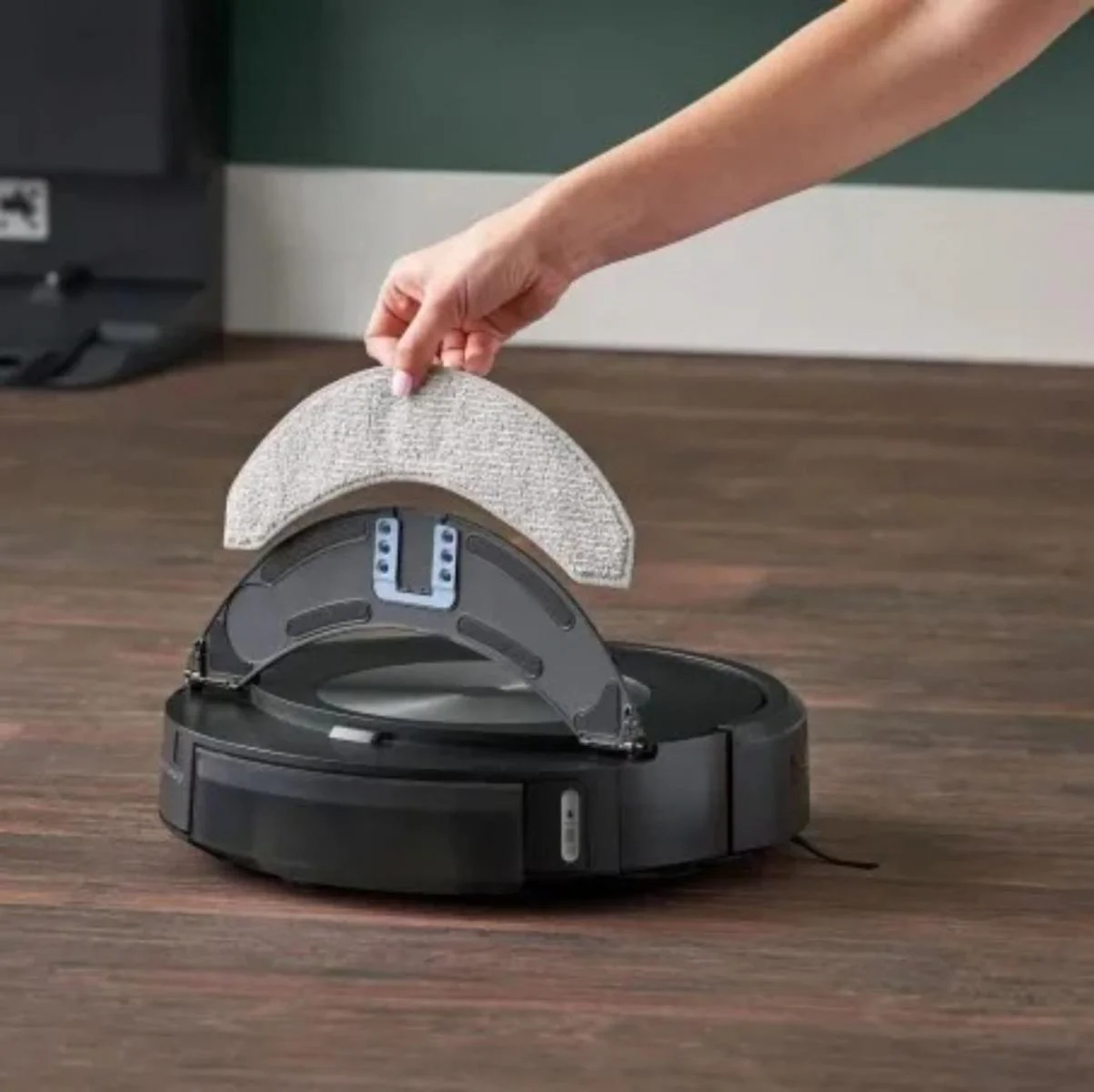 Робот-пылесос iRobot Roomba Combo J7, для сухой и влажной уборки