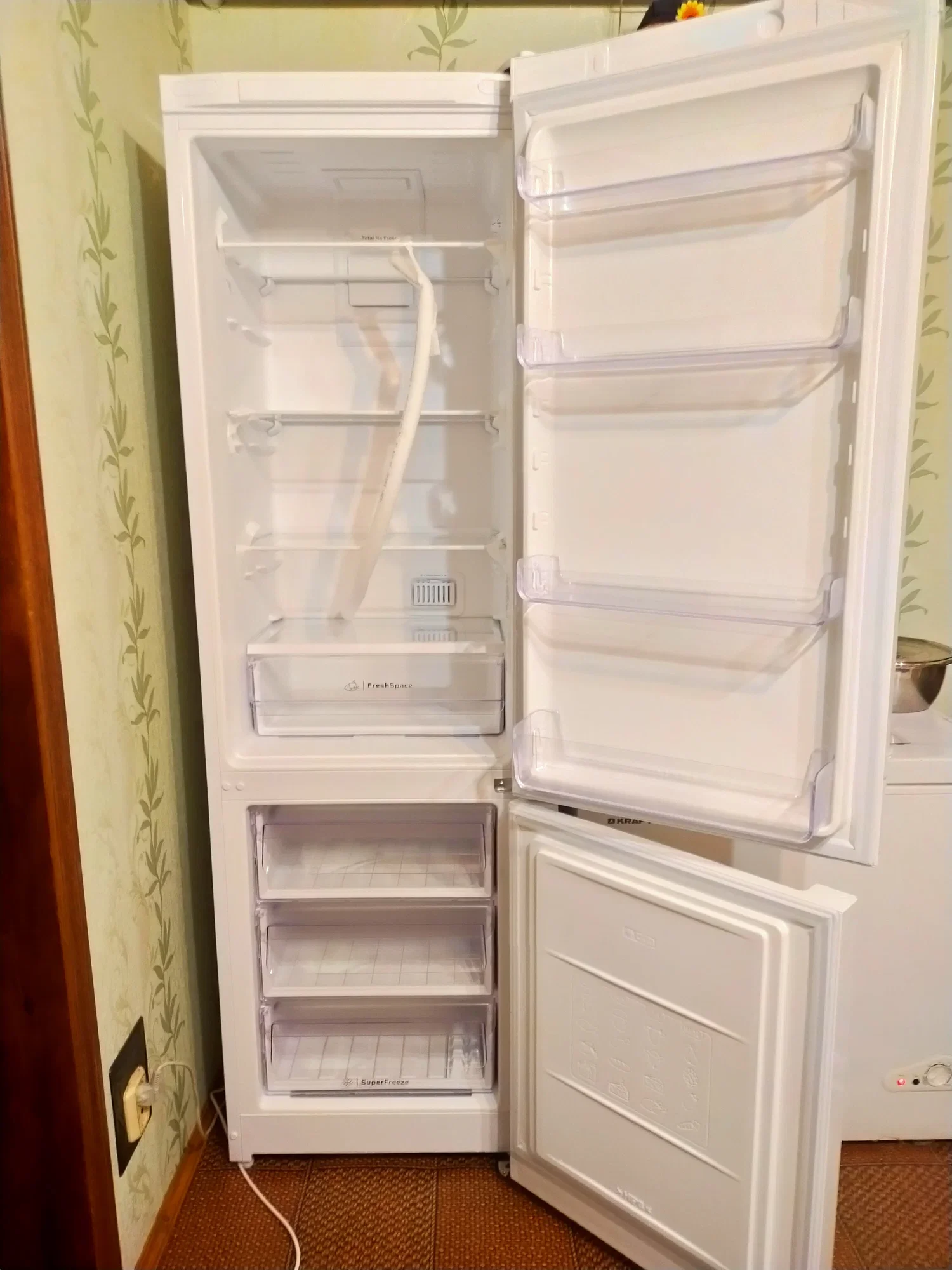 Холодильник двух кам нижн мороз Indesit ITR 5200 W 60х196х64 см, No Frost,325 л. белый